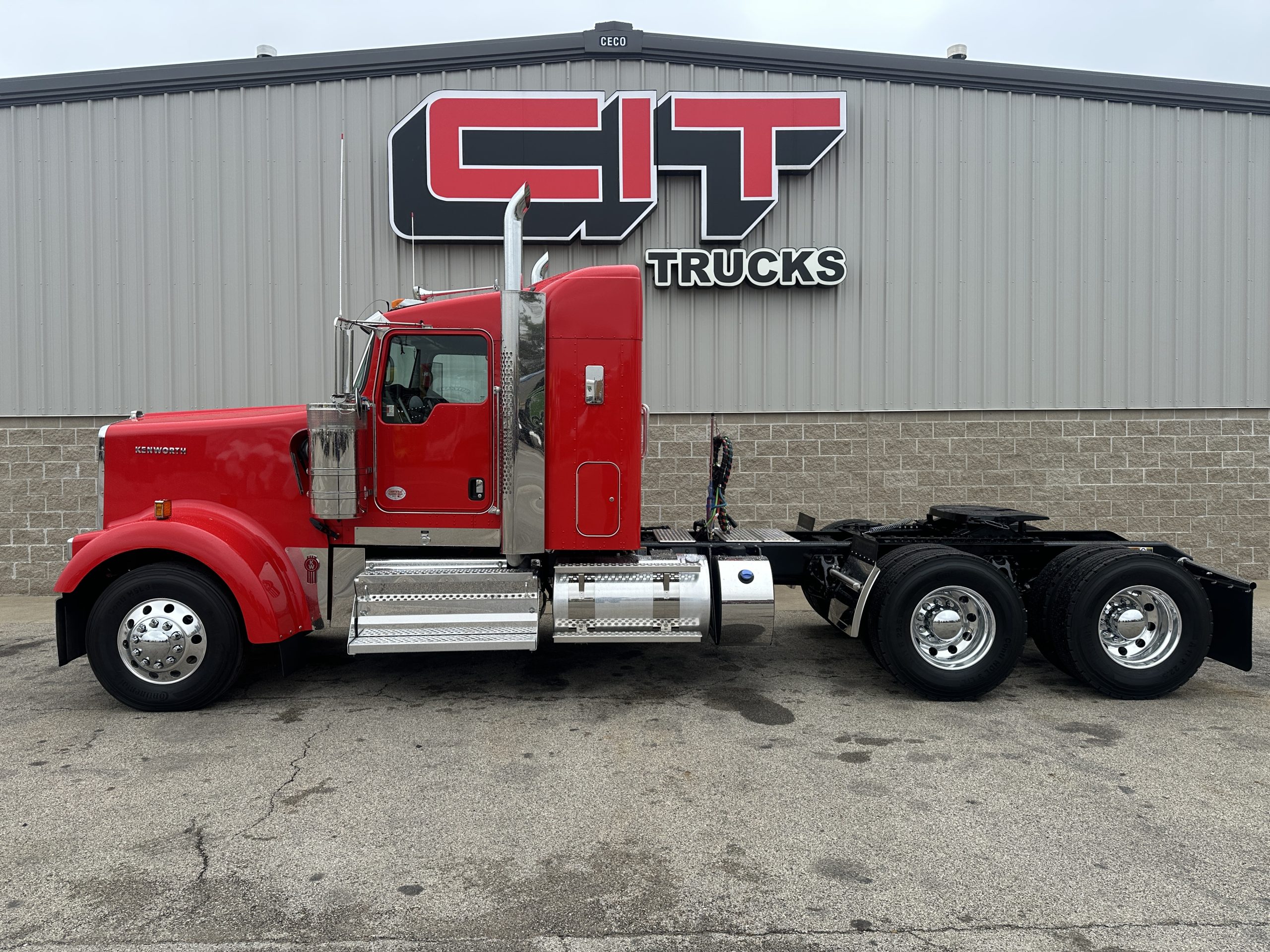 2026 KENWORTH W900L - image 5 of 6