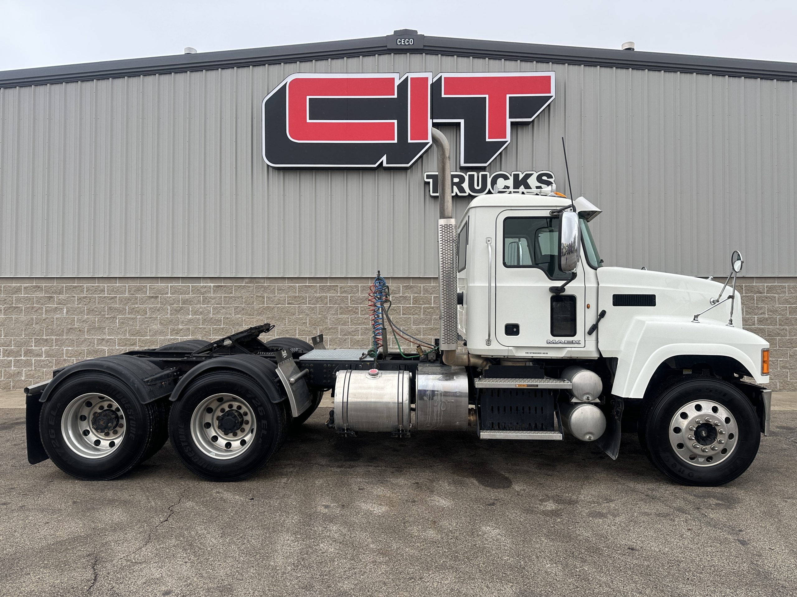 2011 MACK PINNACLE - image 4 of 6