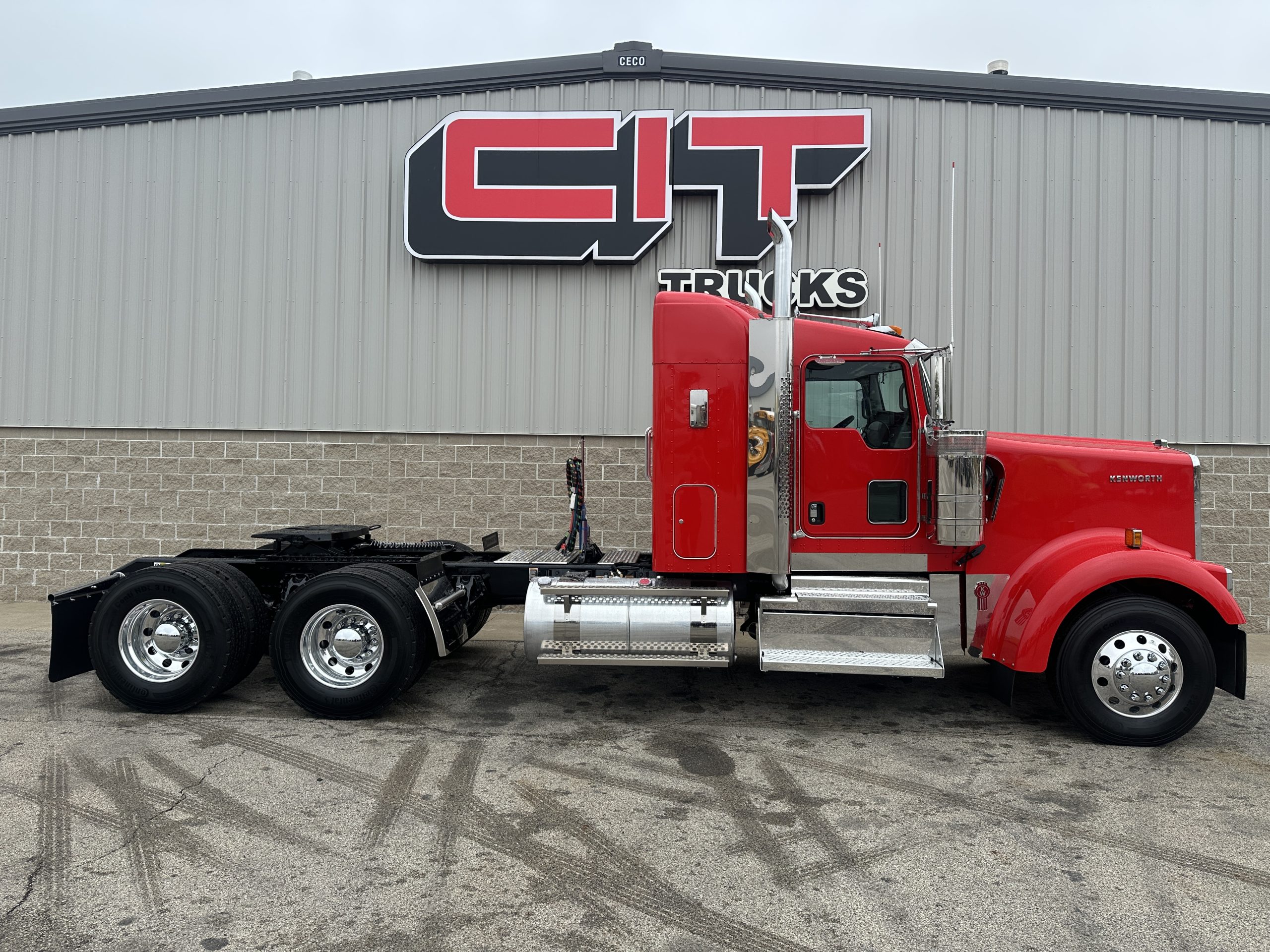 2026 KENWORTH W900L - image 4 of 6