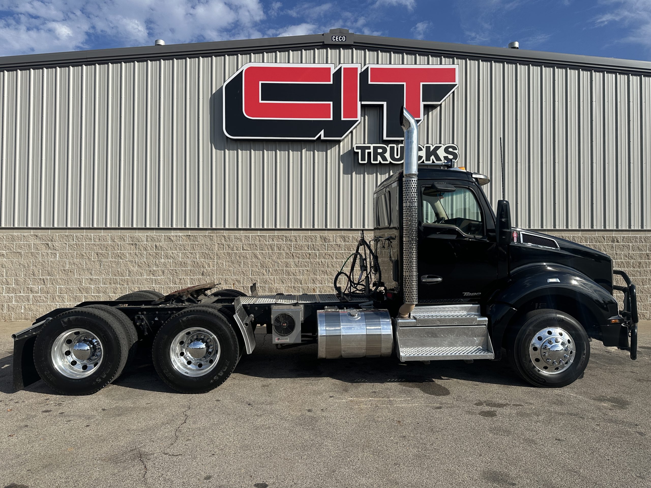 2020 KENWORTH T880 - image 5 of 6