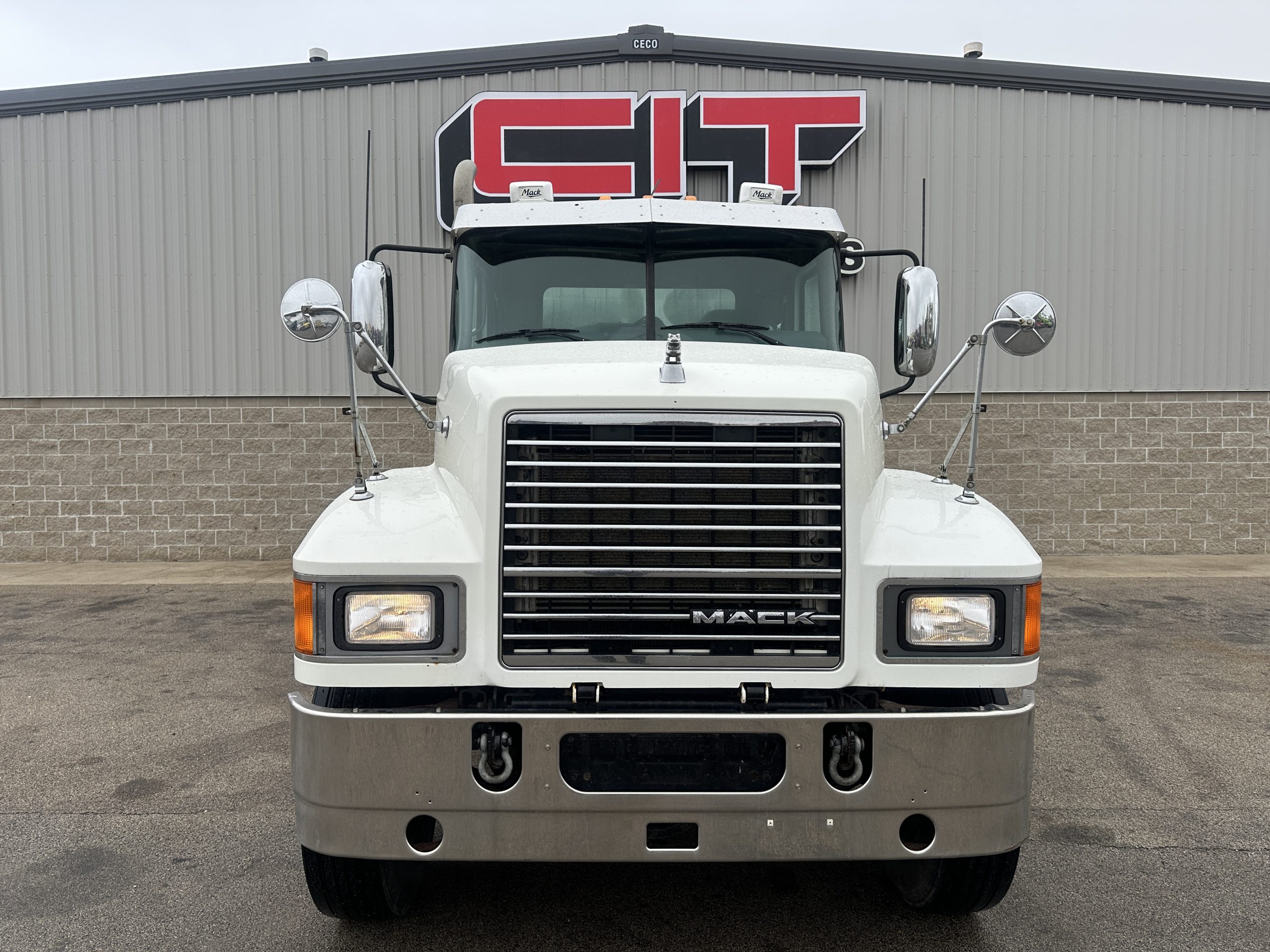 2011 MACK PINNACLE - image 5 of 6