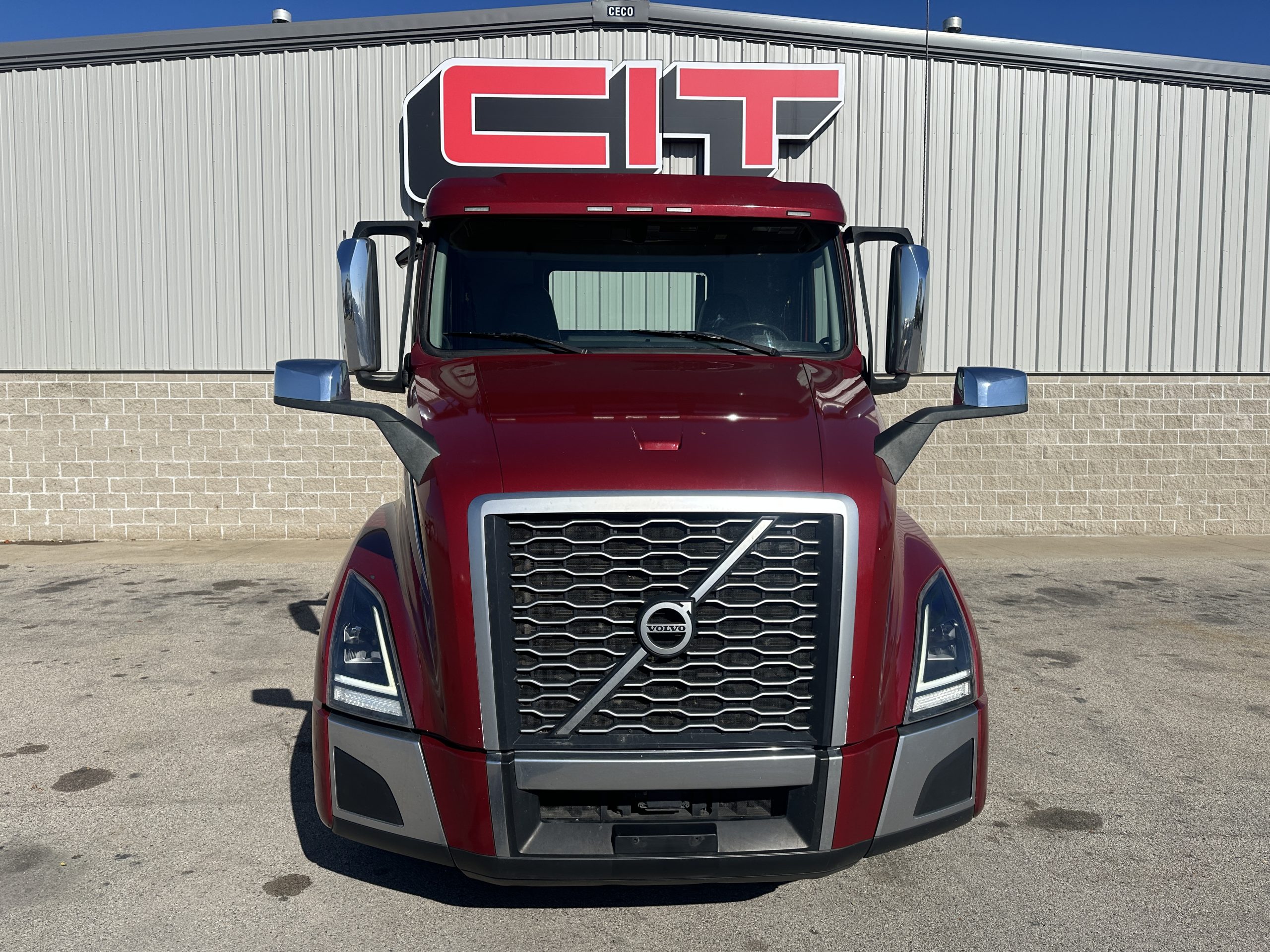 2022 VOLVO VNL300 2022 VOLVO VNL300 - image 2 of 6