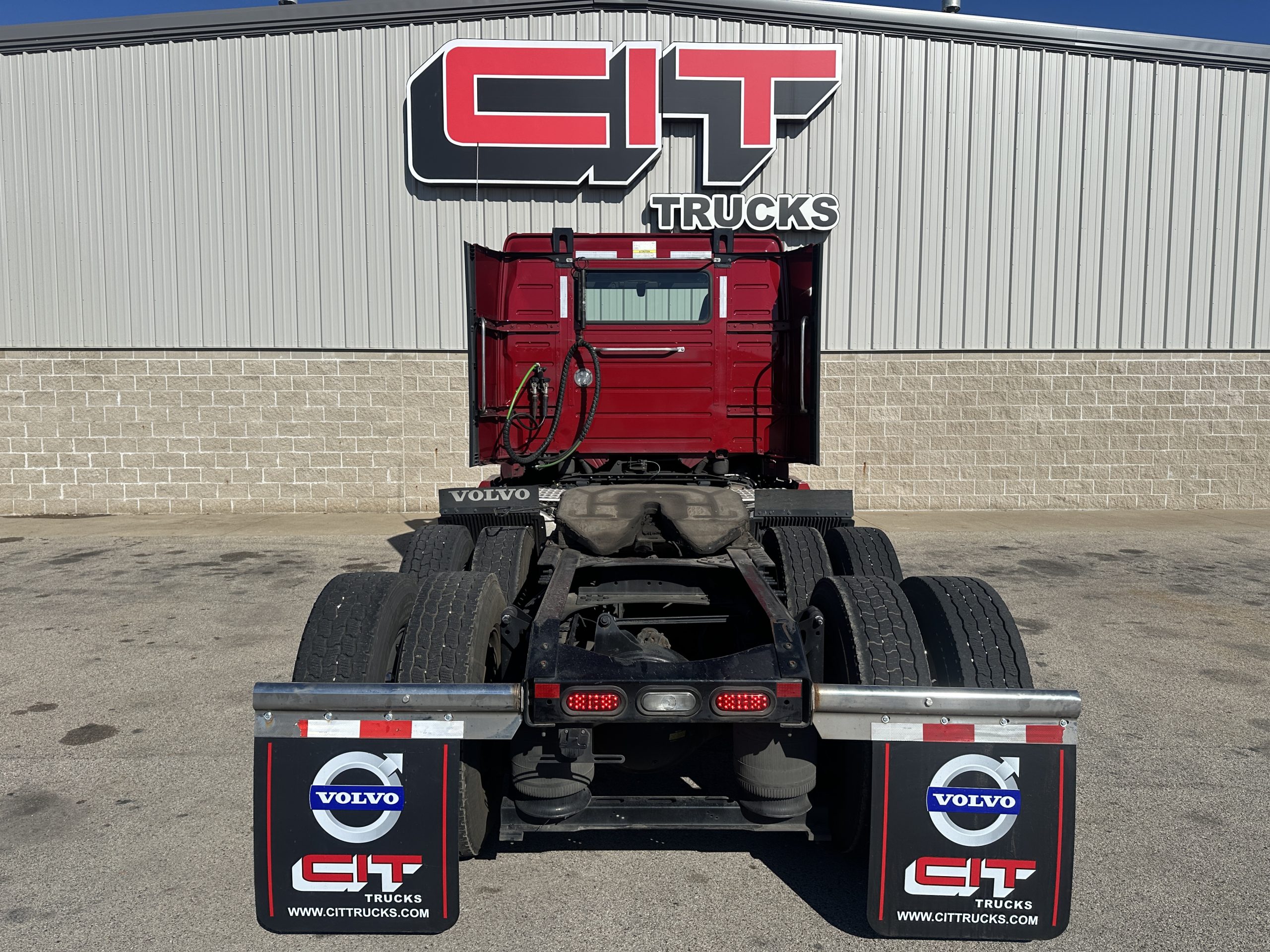 2022 VOLVO VNL300 2022 VOLVO VNL300 - image 5 of 6