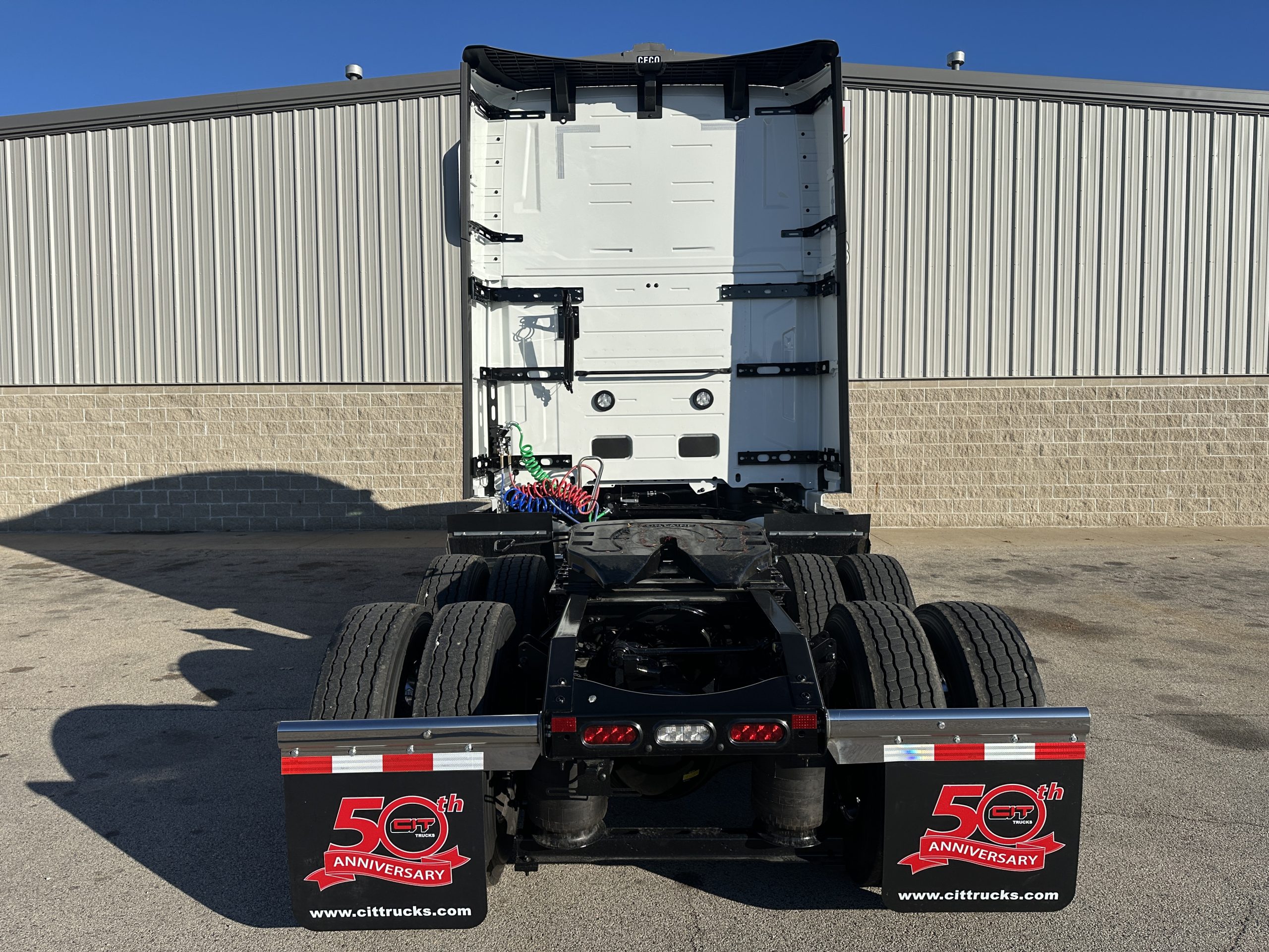 2026 VOLVO VNL860 2026 VOLVO VNL860 - image 5 of 6