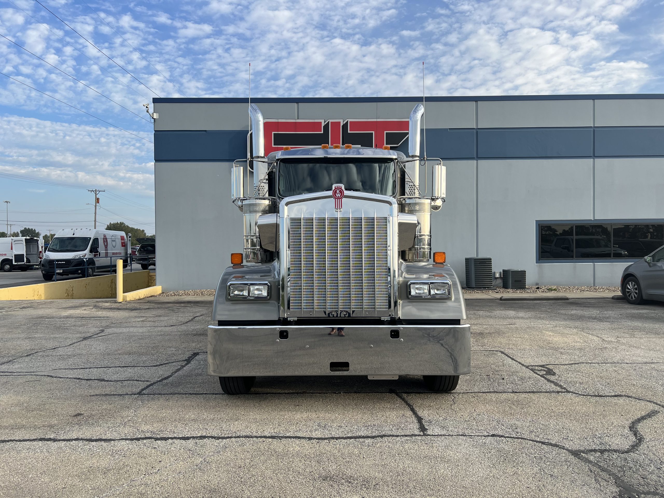 2026 KENWORTH W900L - image 3 of 6