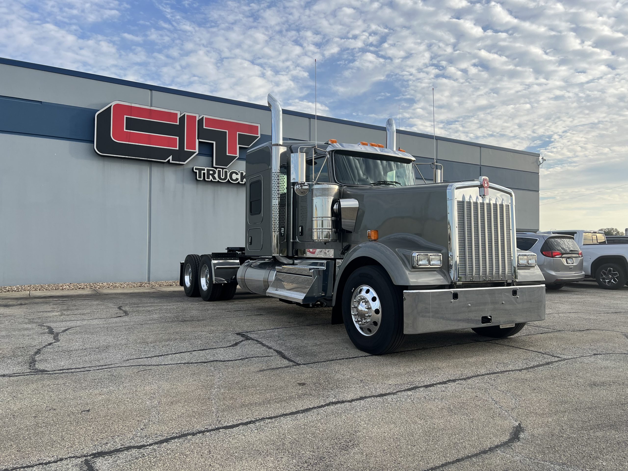 2026 KENWORTH W900L - image 2 of 6