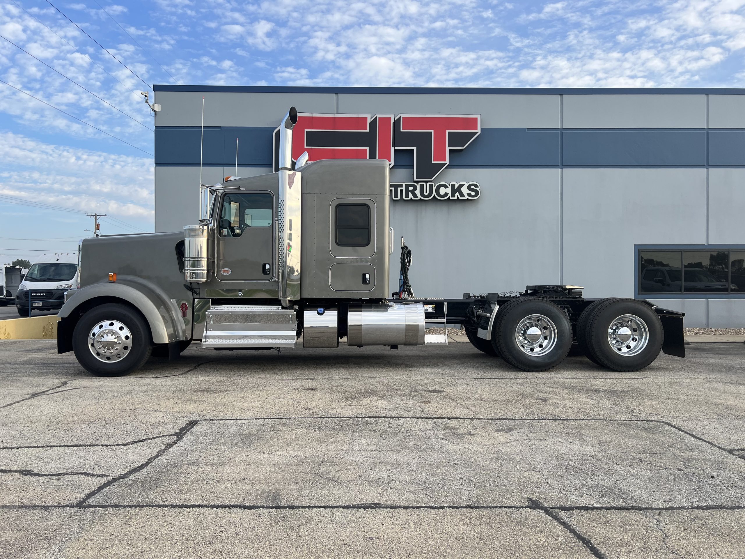 2026 KENWORTH W900L - image 5 of 6