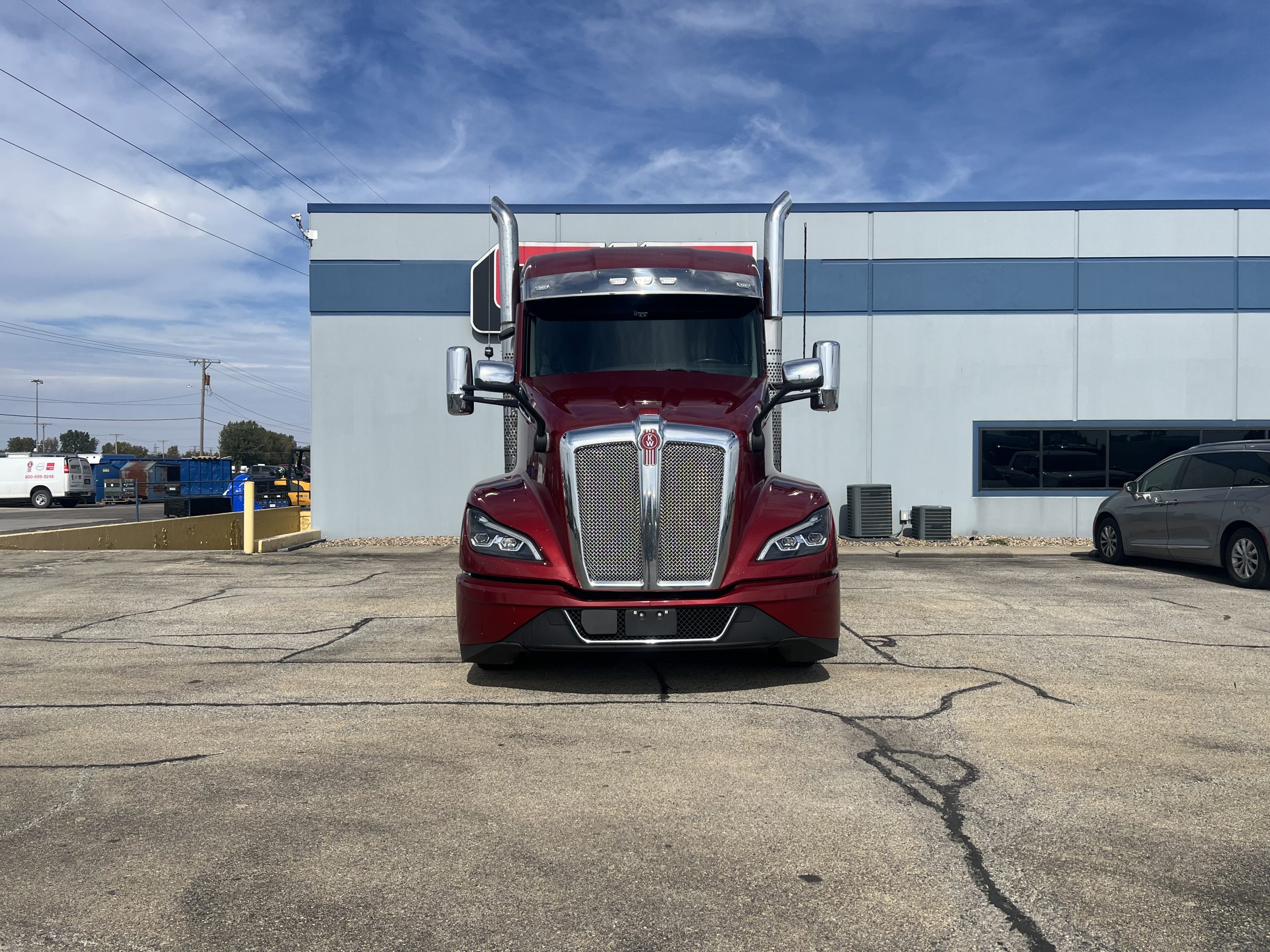 2022 KENWORTH T680 - image 2 of 6