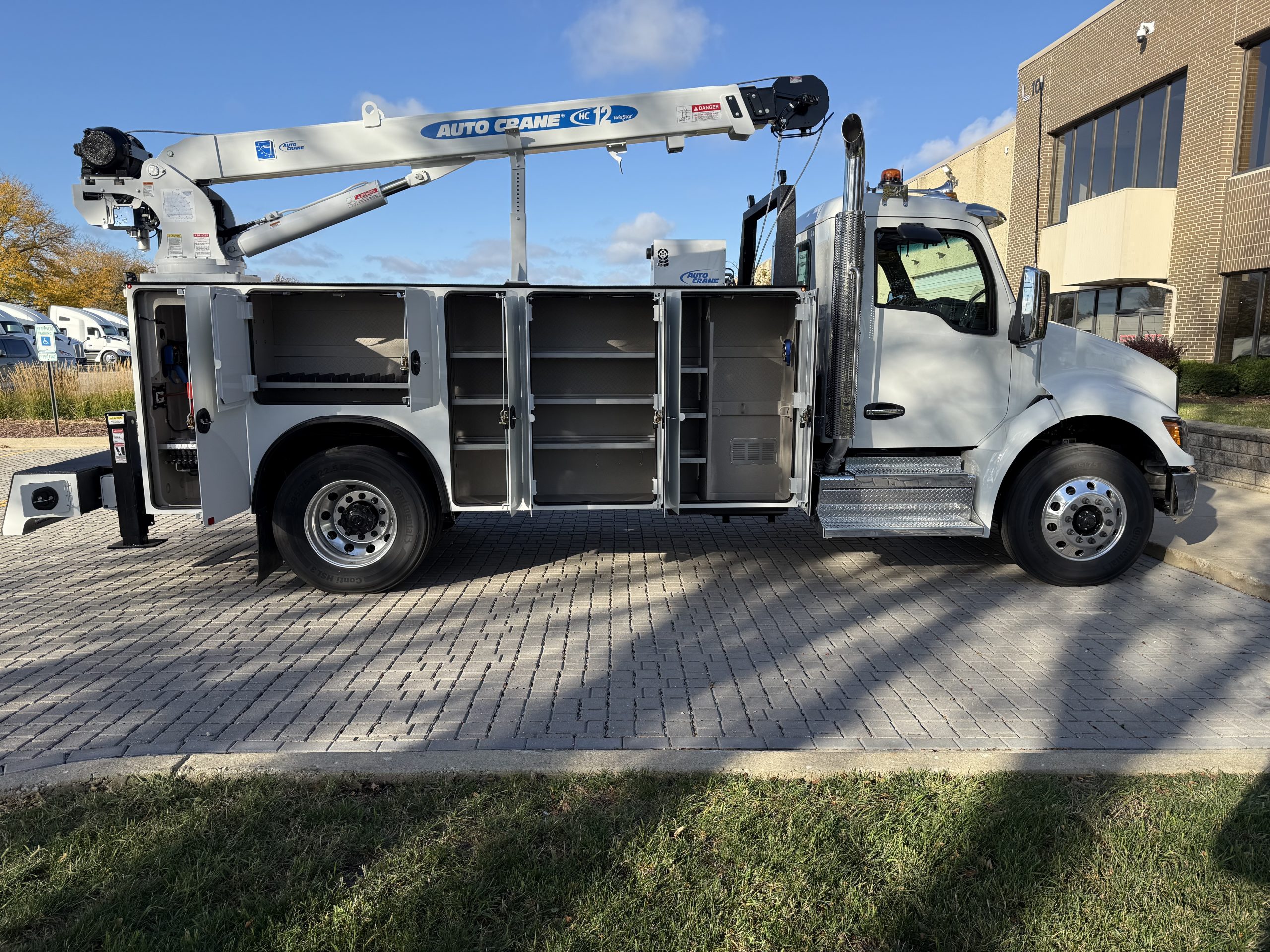 2026 KENWORTH T380 - image 4 of 6