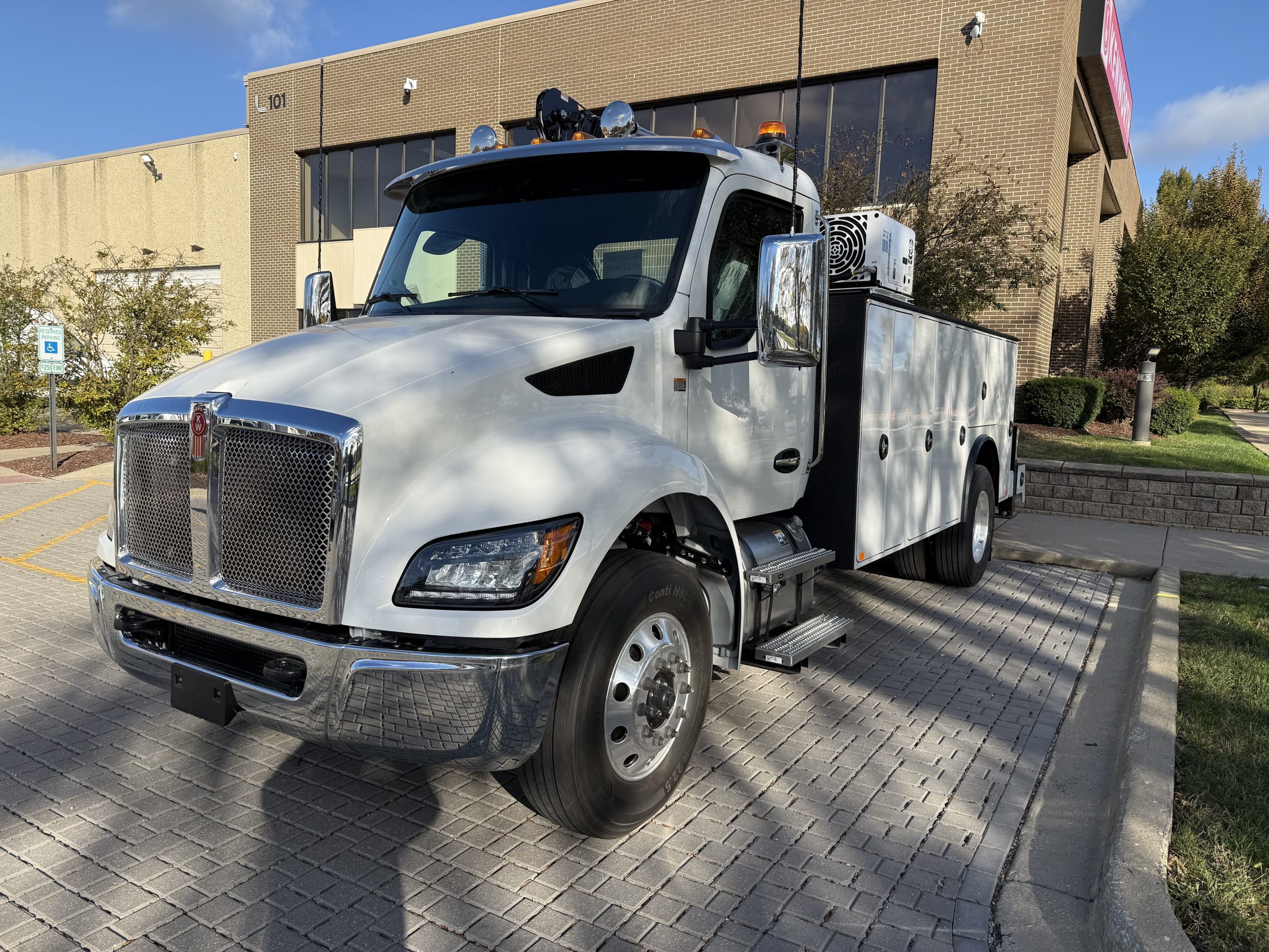2026 KENWORTH T380 - image 1 of 6
