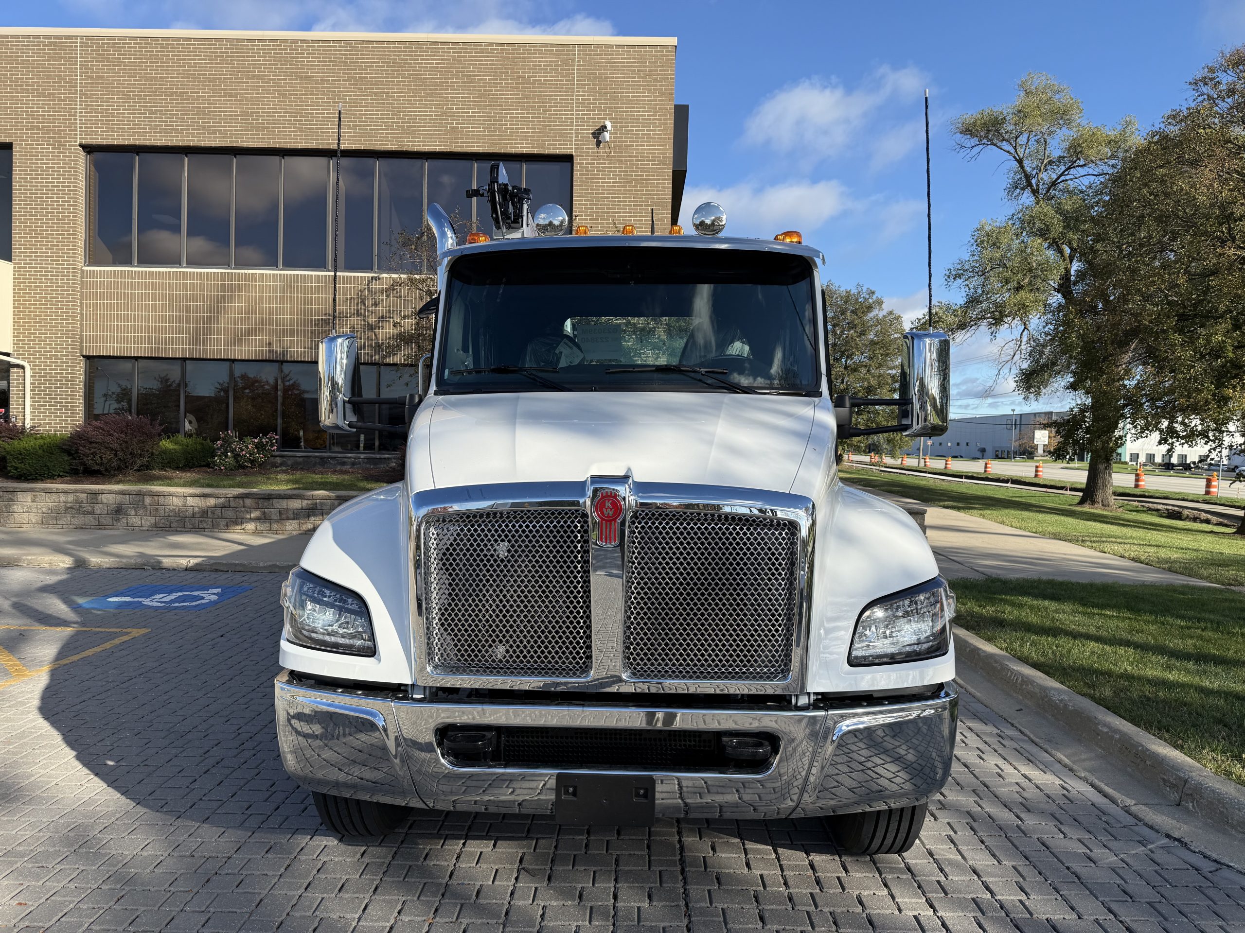 2026 KENWORTH T380 - image 2 of 6