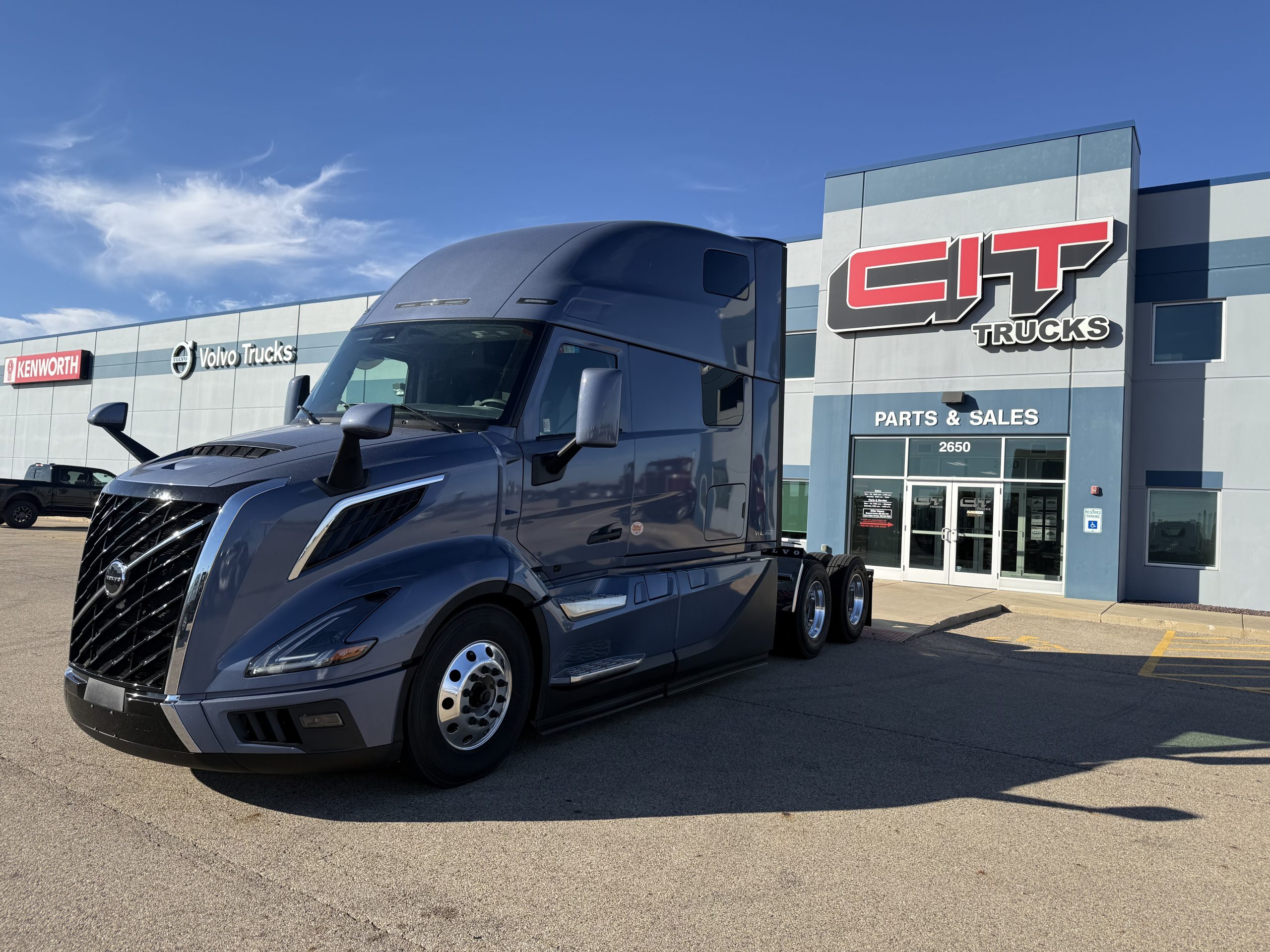 2026 VOLVO VNL860 2026 VOLVO VNL860 - image 1 of 6