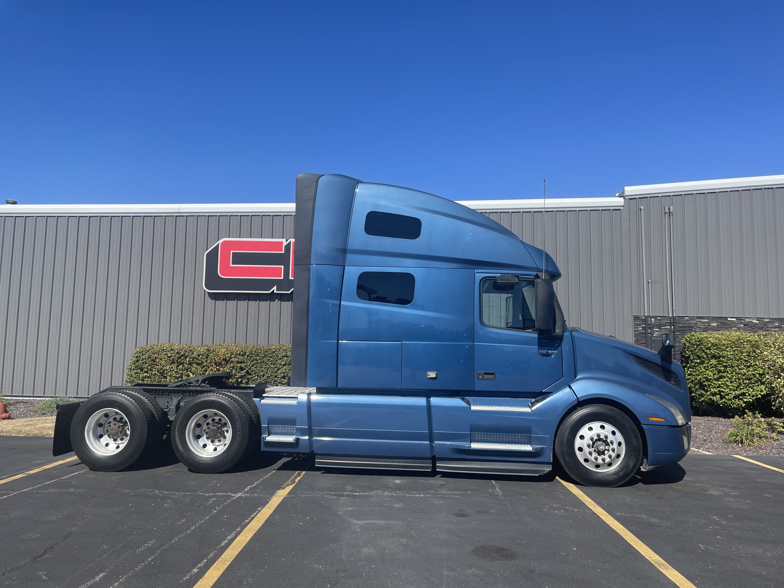 2019 VOLVO VNL760 - image 4 of 6