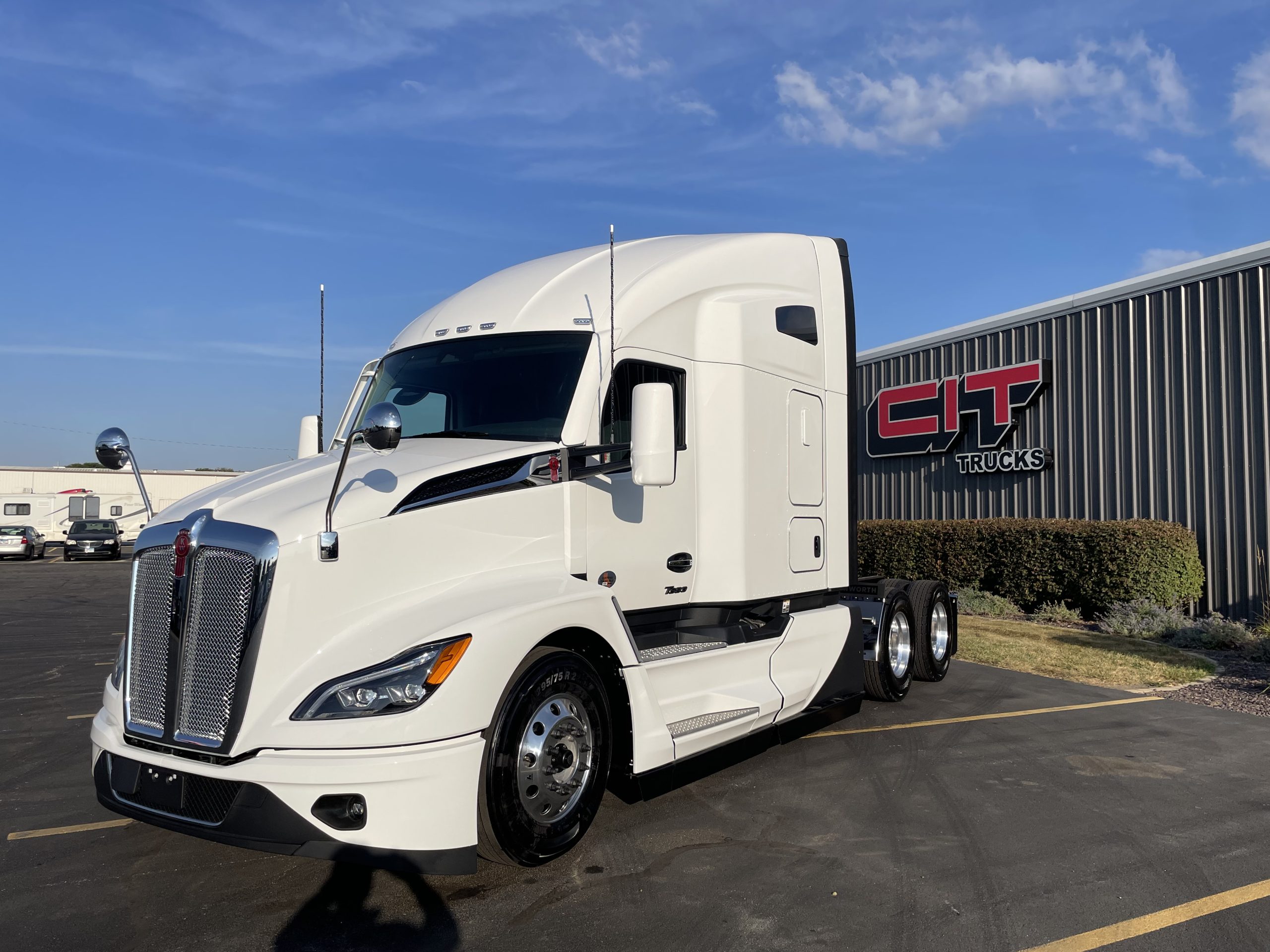 2026 KENWORTH T680 - image 1 of 6