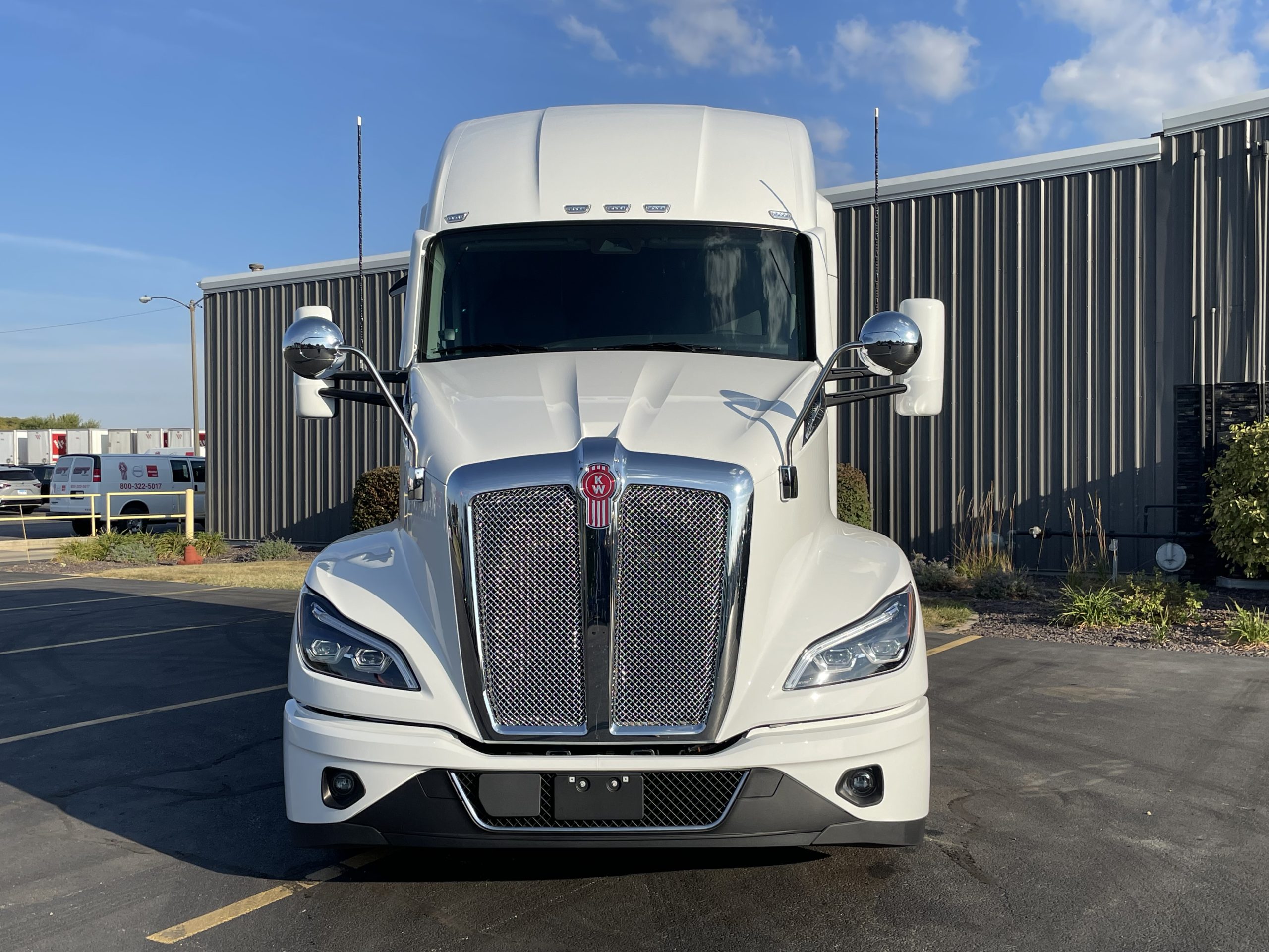 2026 KENWORTH T680 - image 2 of 6