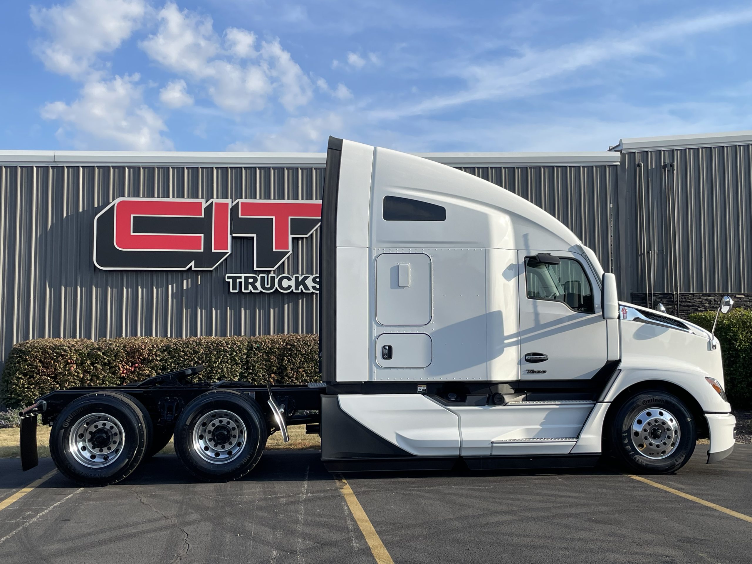 2026 KENWORTH T680 - image 4 of 6