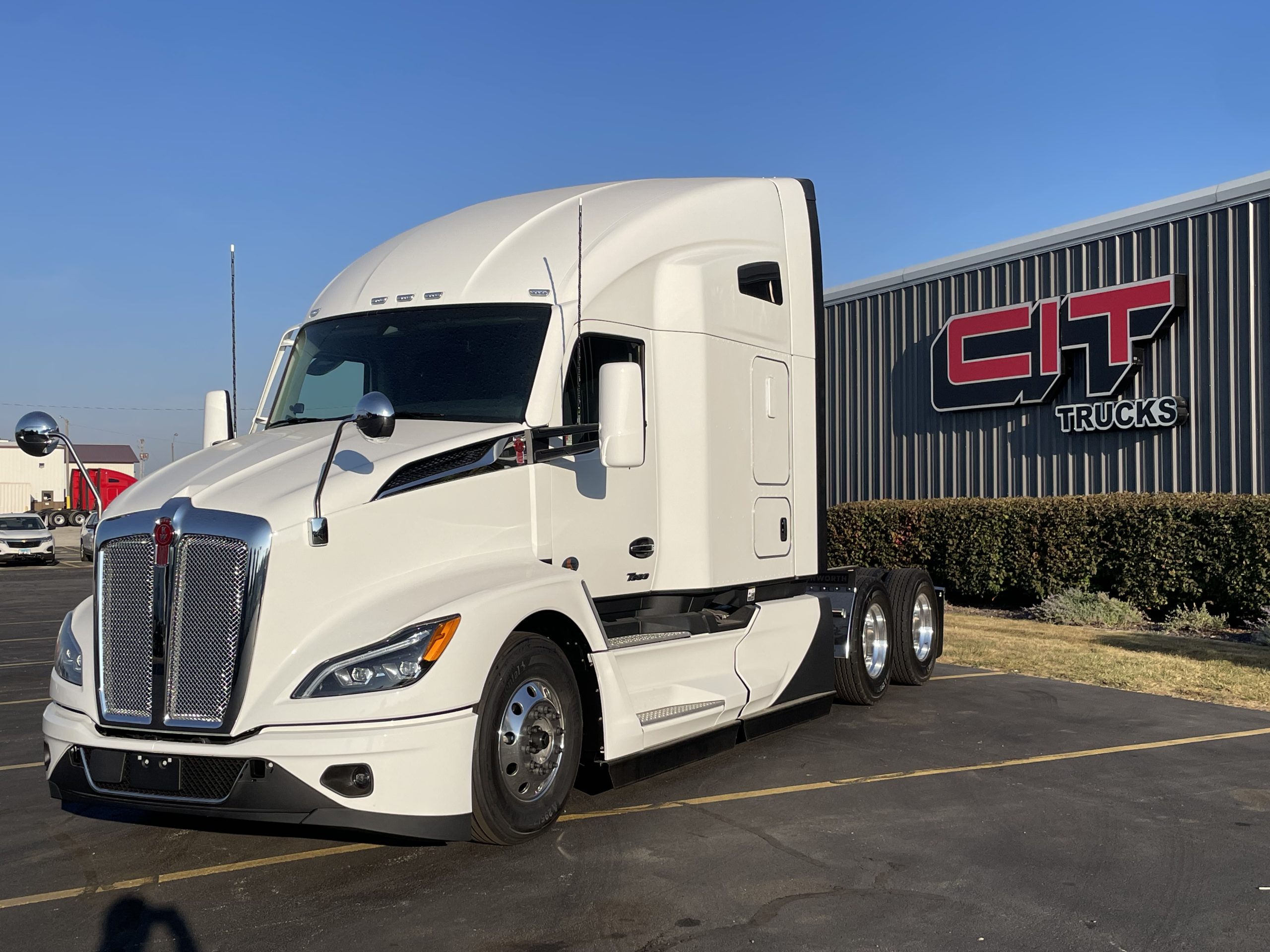 2026 KENWORTH T680 - image 1 of 6