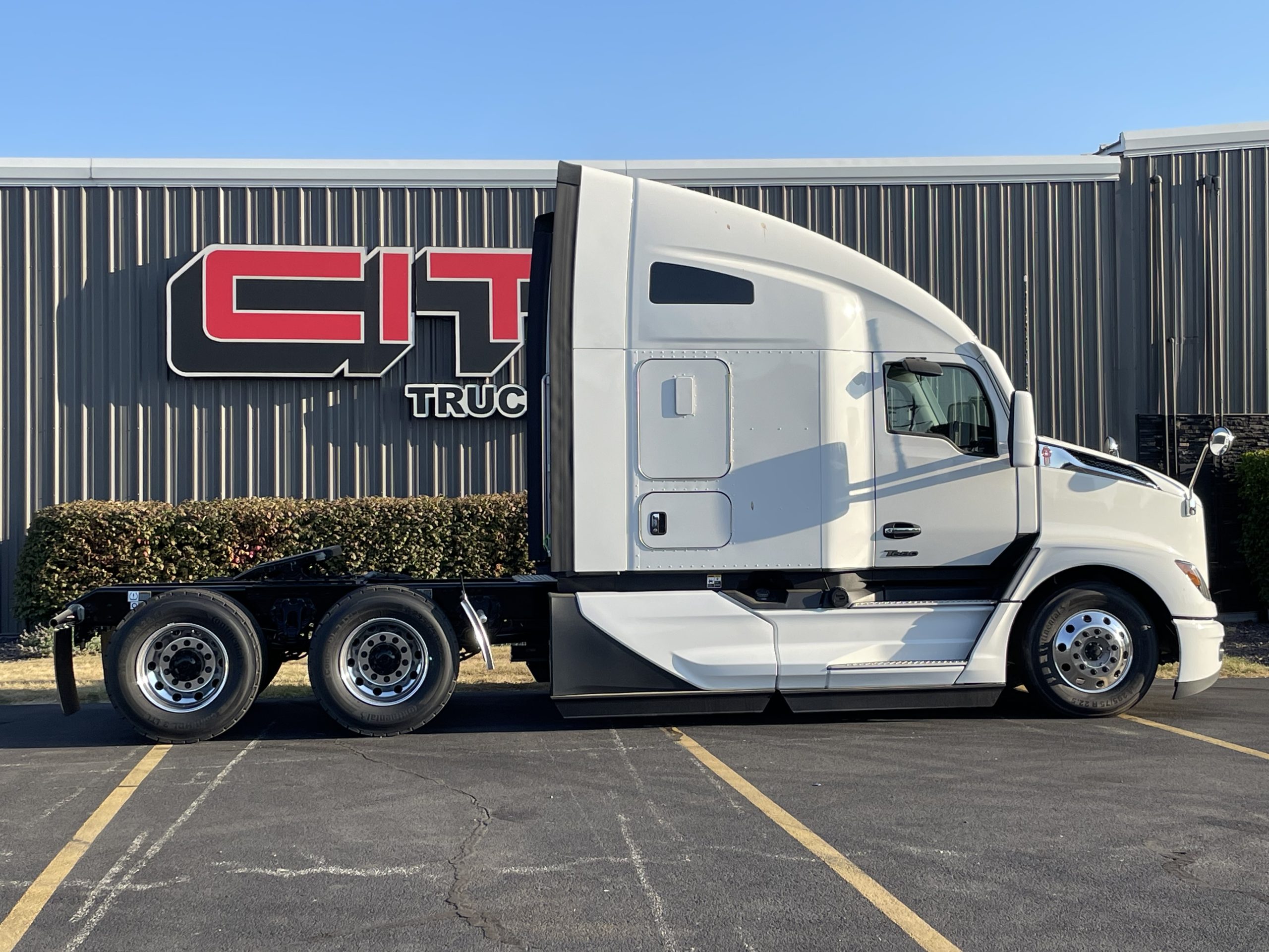2026 KENWORTH T680 - image 4 of 6