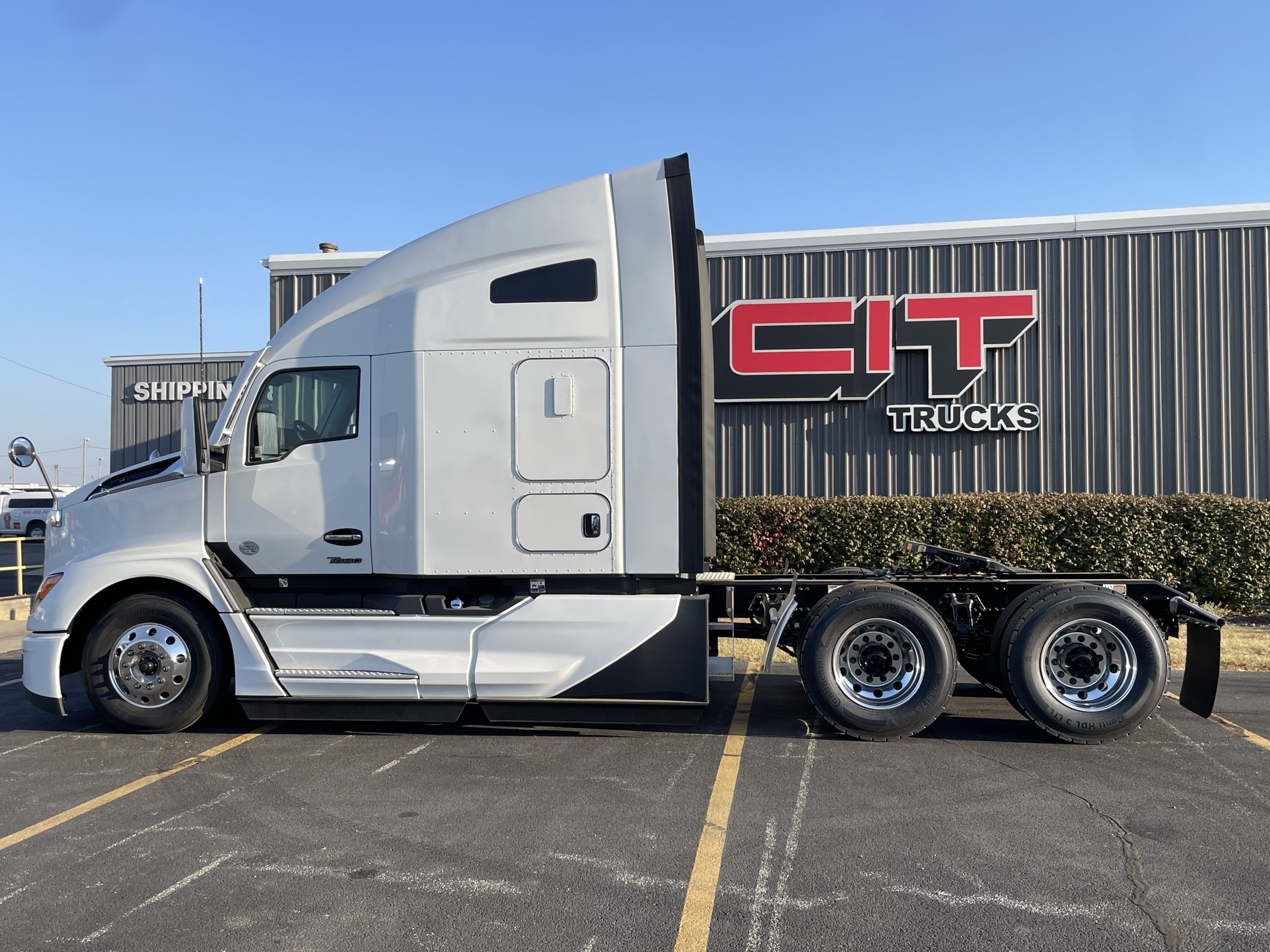 2026 KENWORTH T680 - image 5 of 6