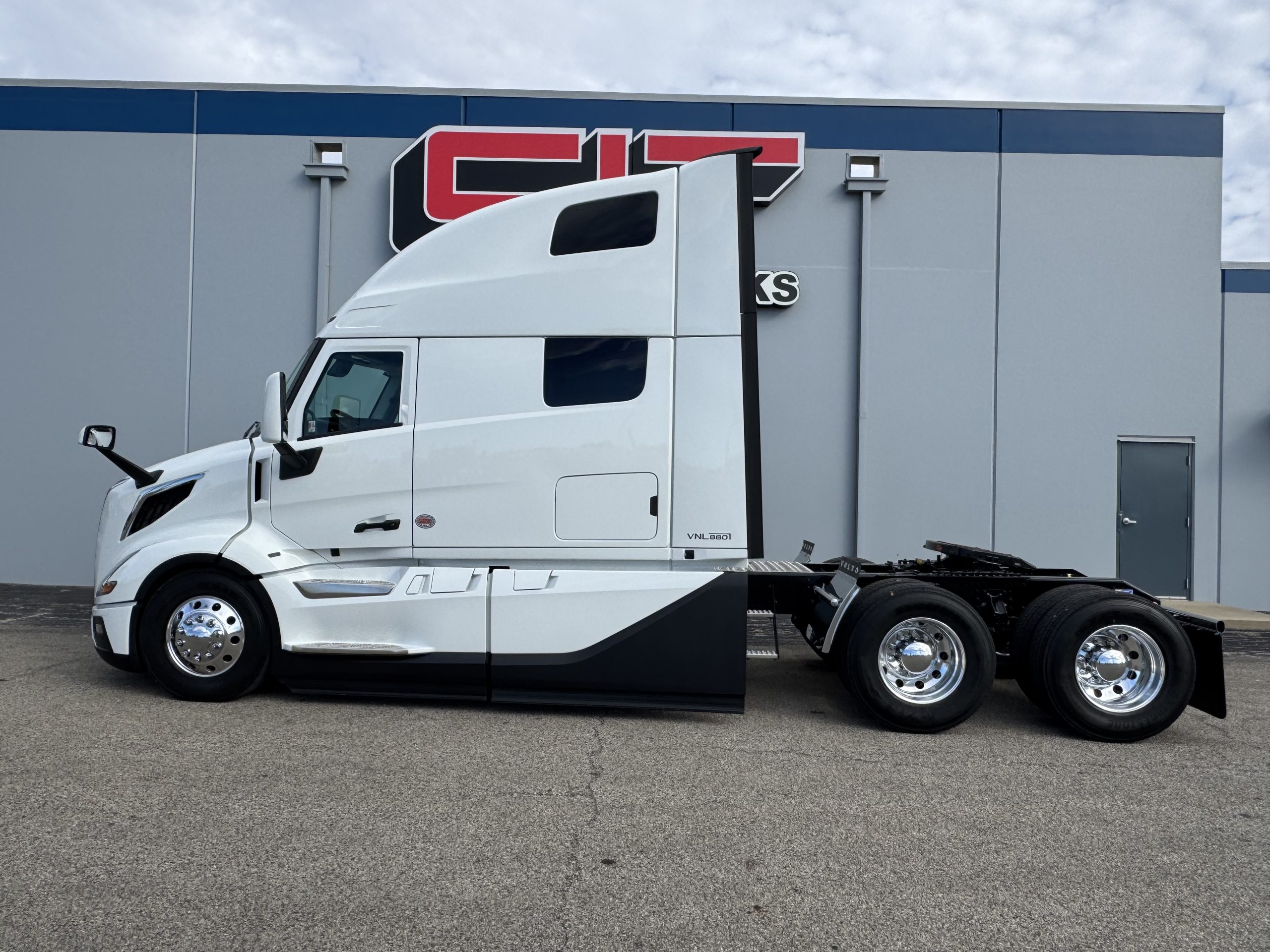2026 VOLVO VNL860 - image 6 of 6