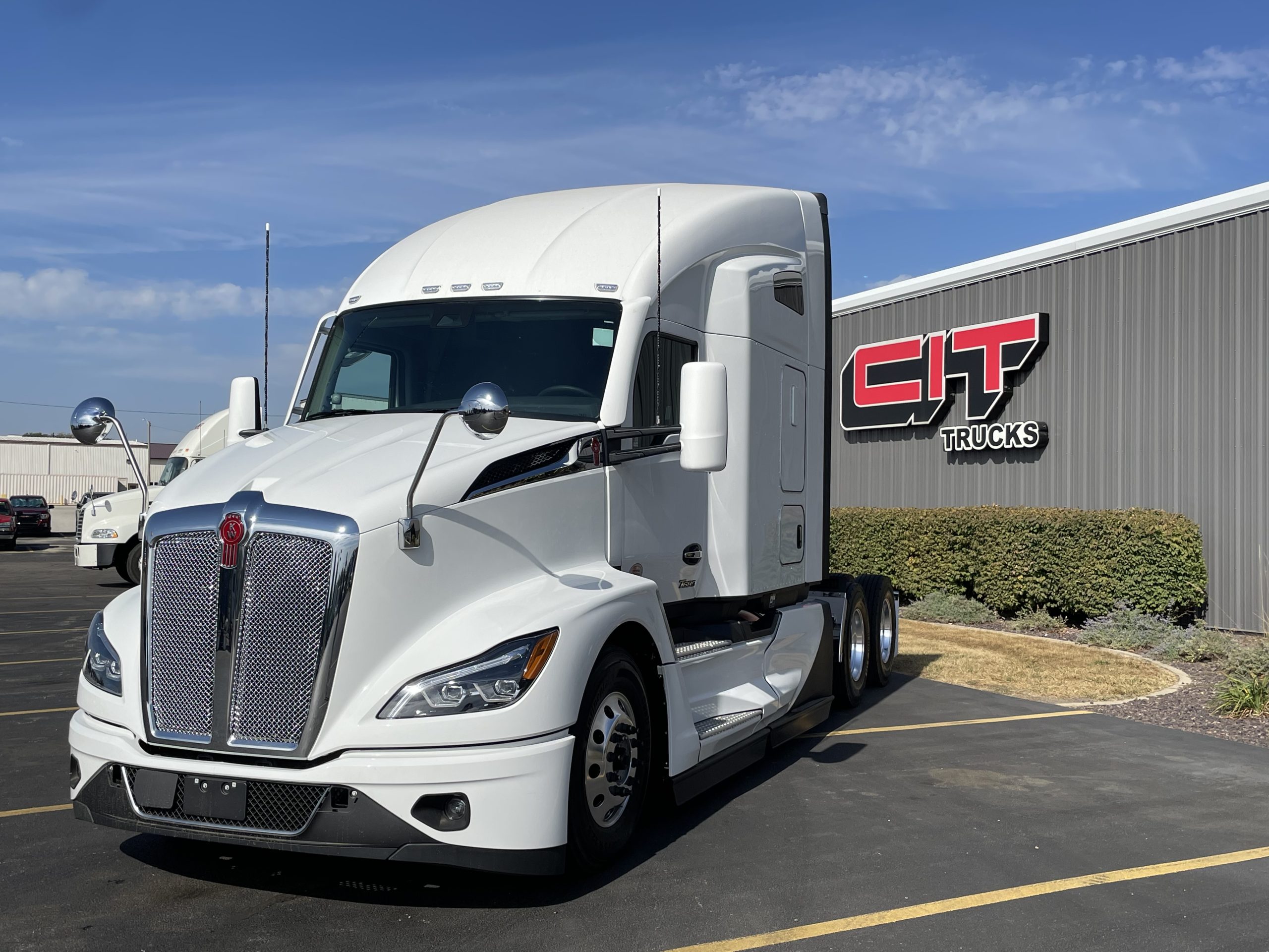 2026 KENWORTH T680 - image 1 of 6