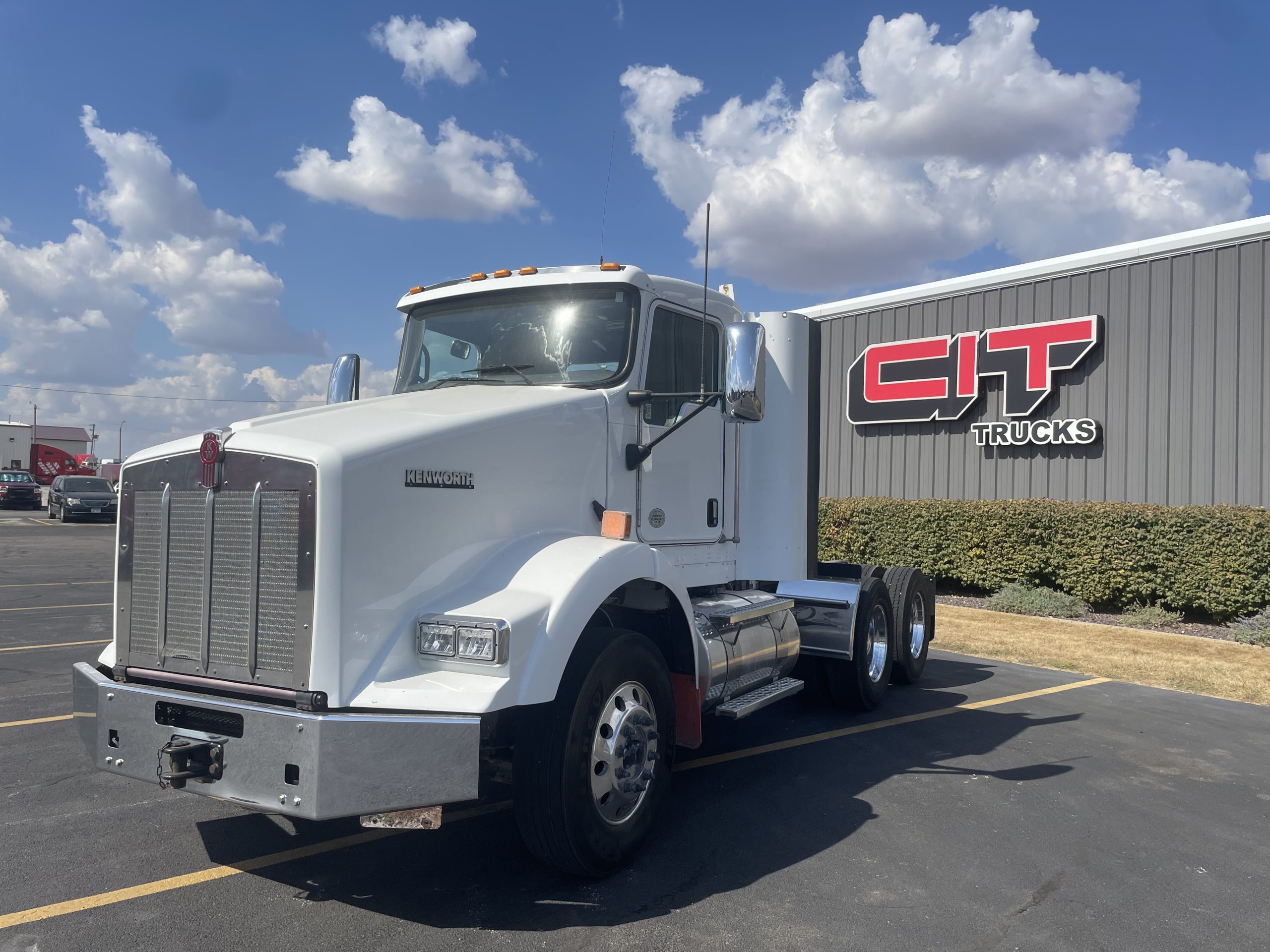 2020 KENWORTH T800 - image 1 of 6