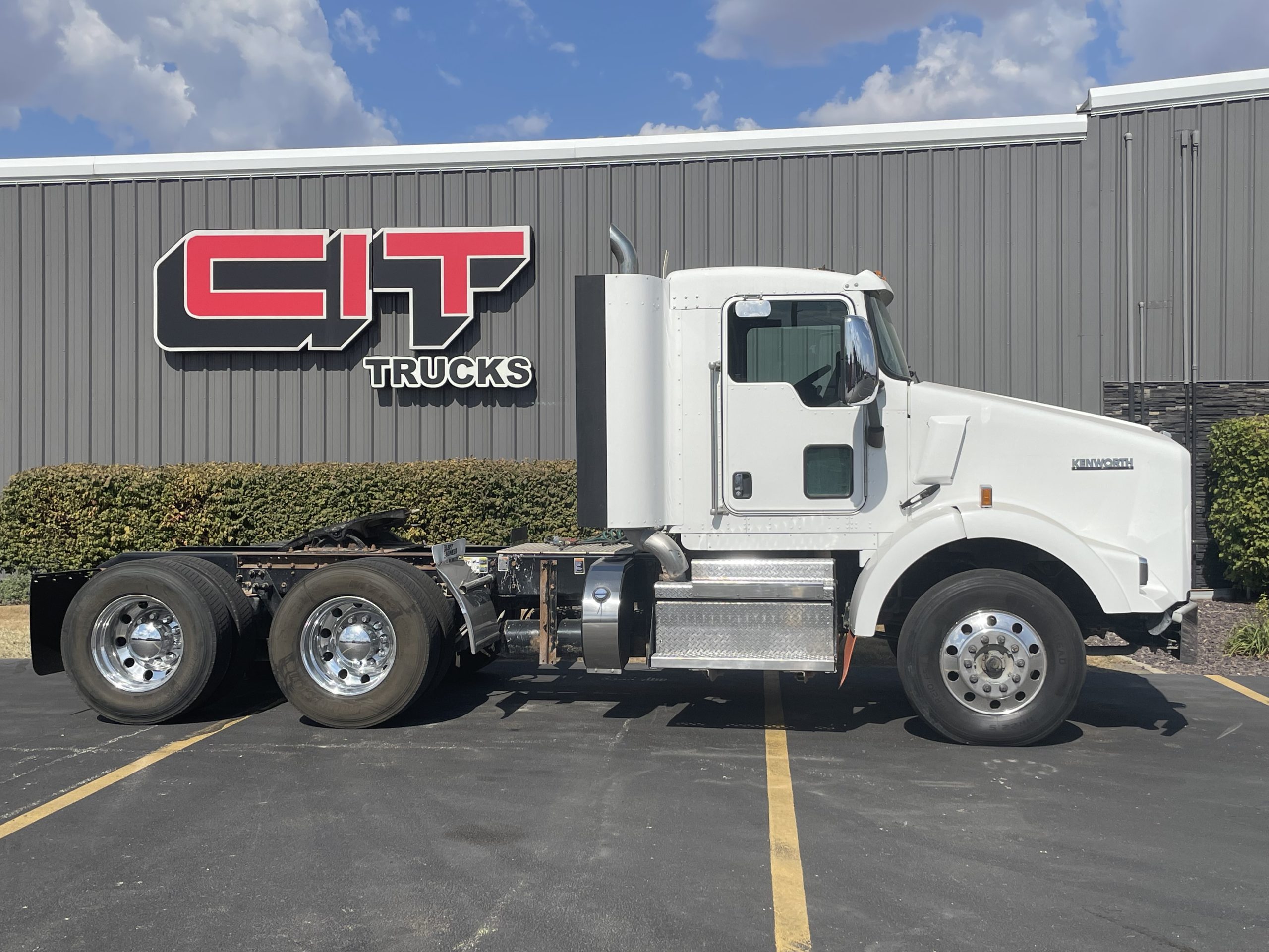 2020 KENWORTH T800 - image 4 of 6