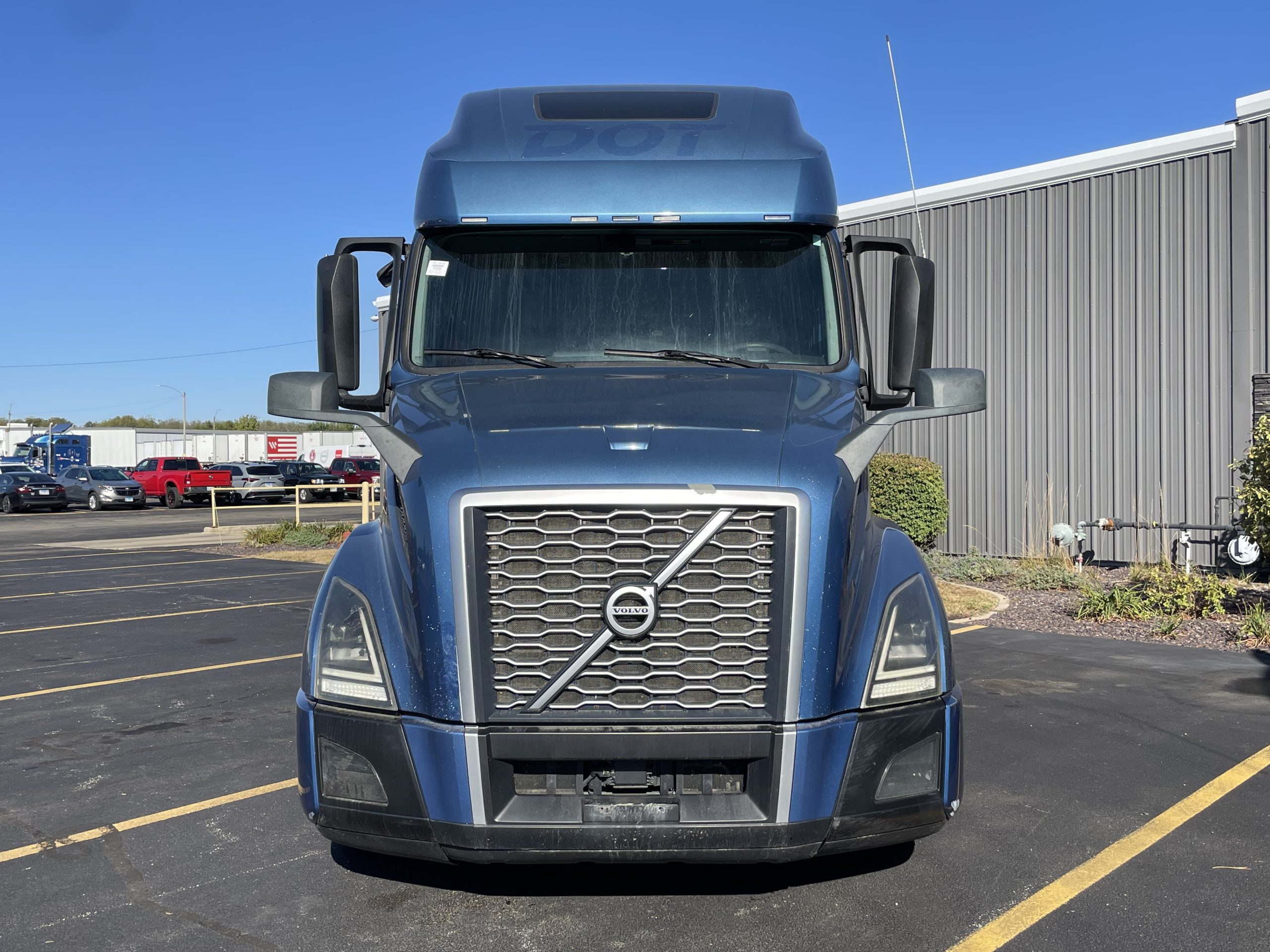 2019 VOLVO VNL760 - image 2 of 6