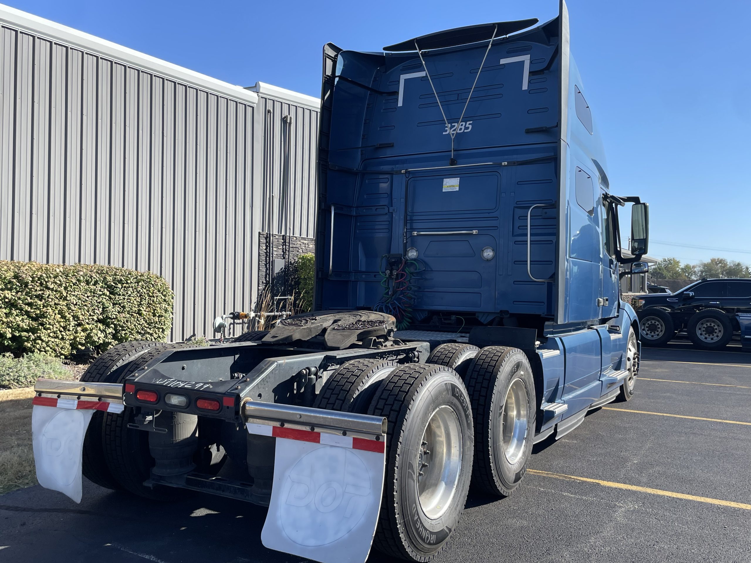2019 VOLVO VNL760 - image 5 of 6