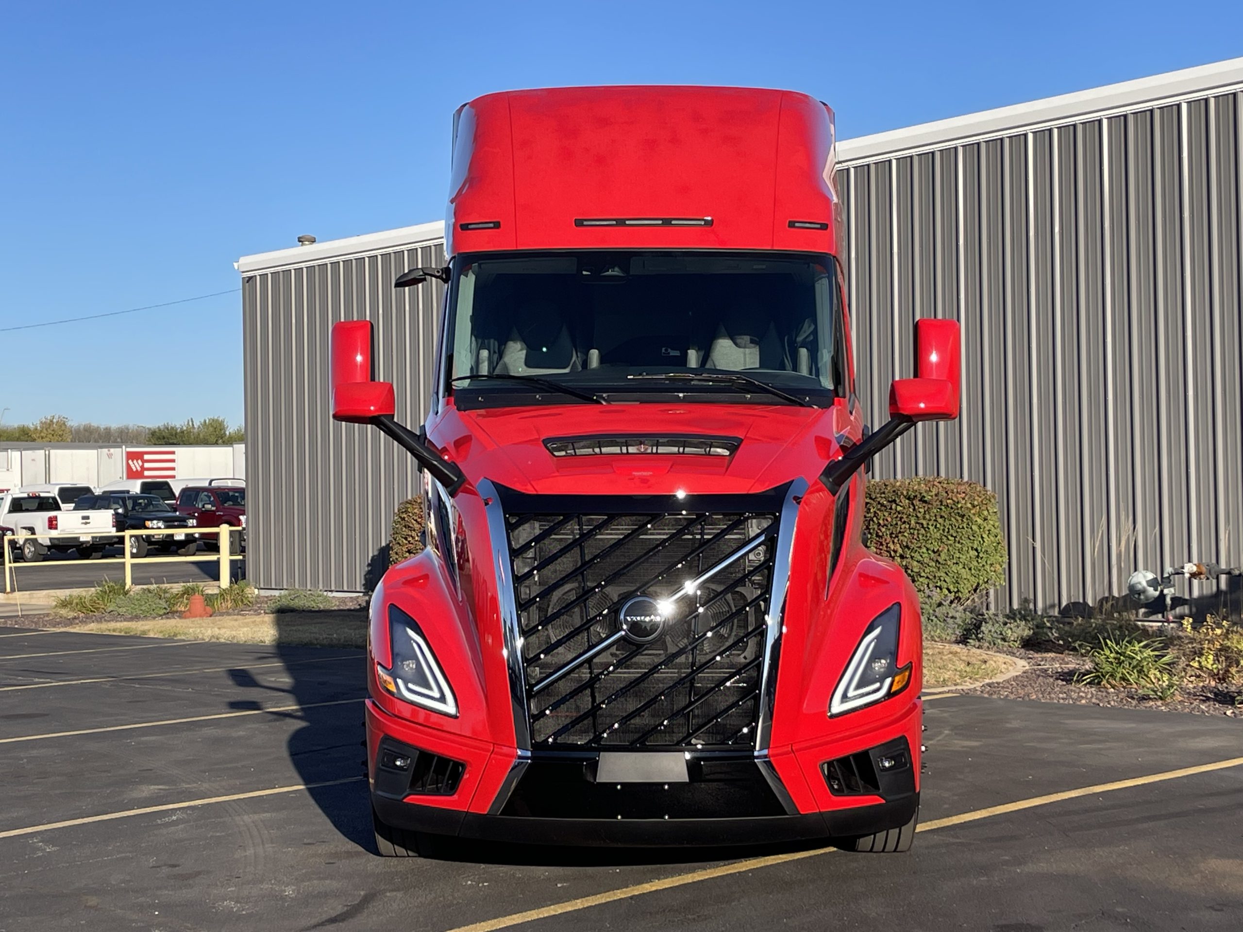 2026 VOLVO VNL860 - image 2 of 6