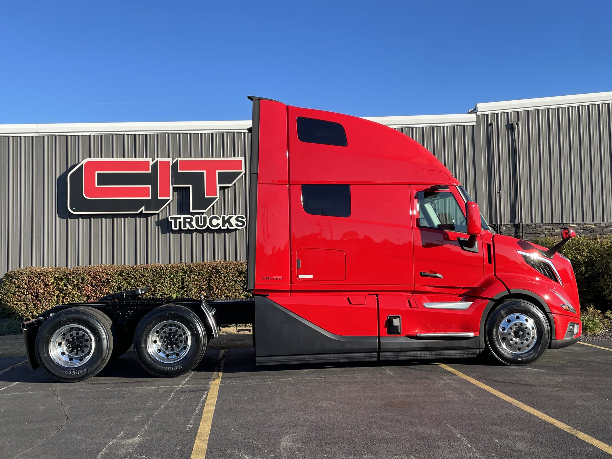 2026 VOLVO VNL860 - image 4 of 6