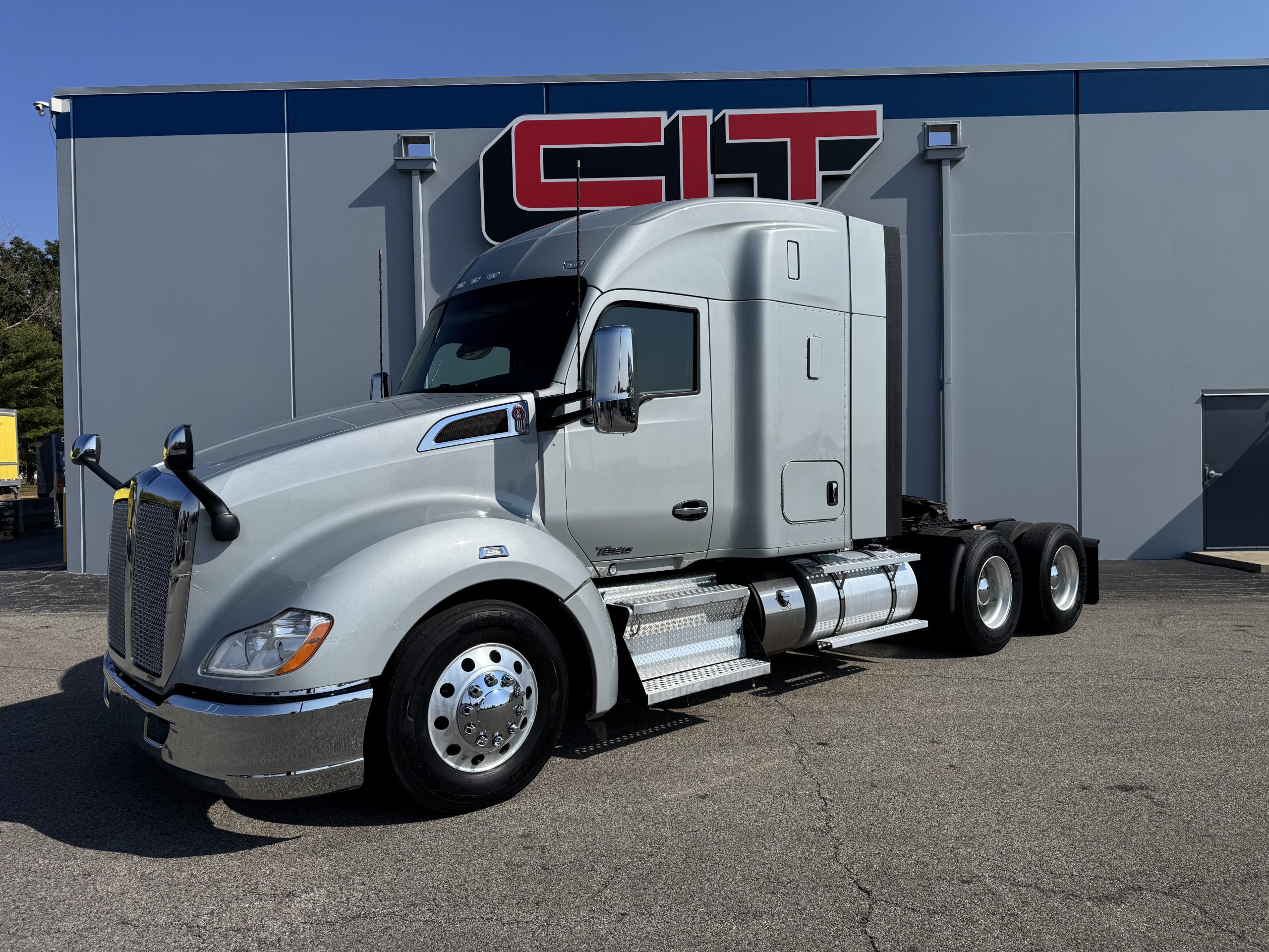 2021 KENWORTH T680 - image 1 of 6