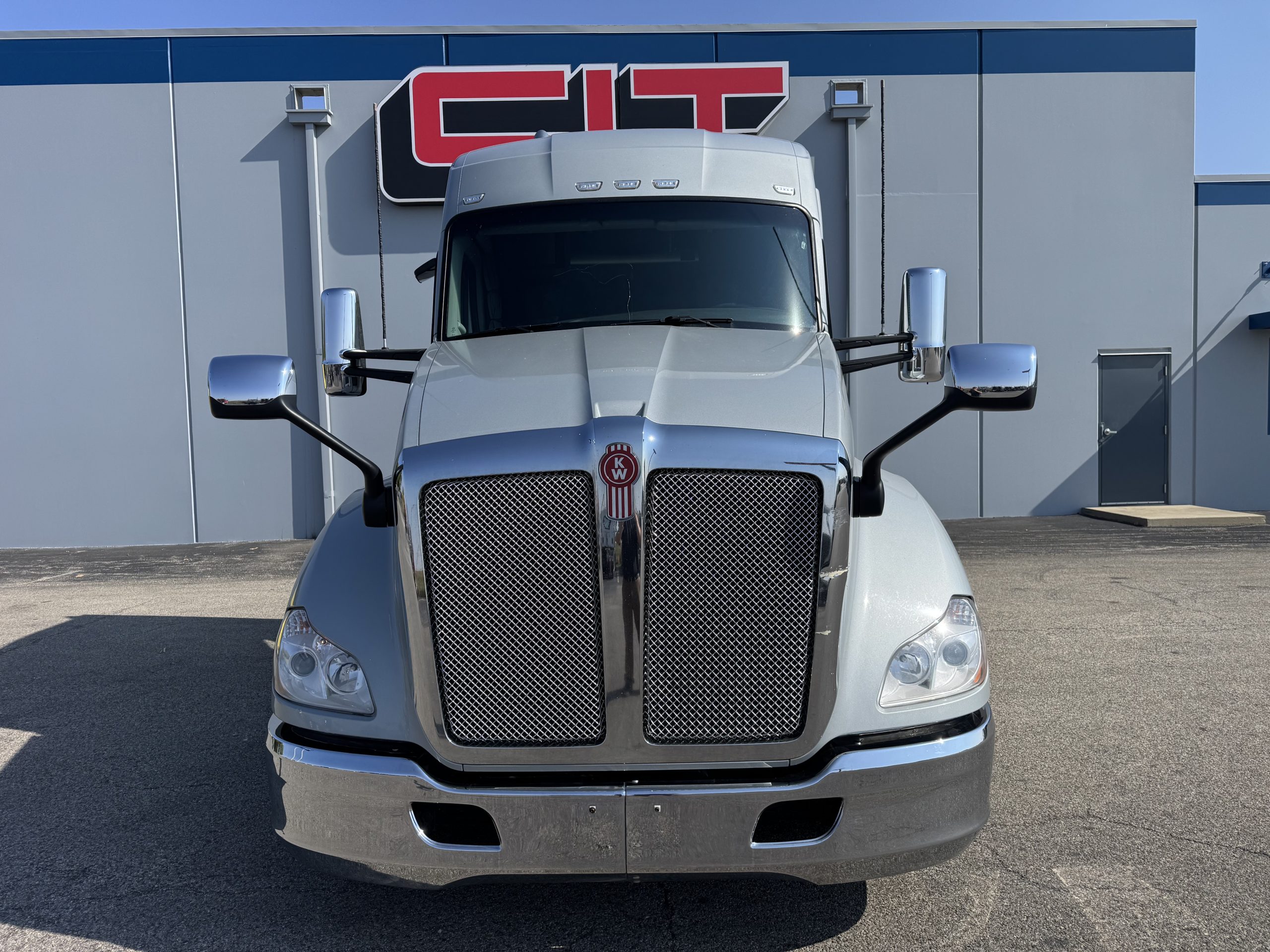 2021 KENWORTH T680 - image 2 of 6