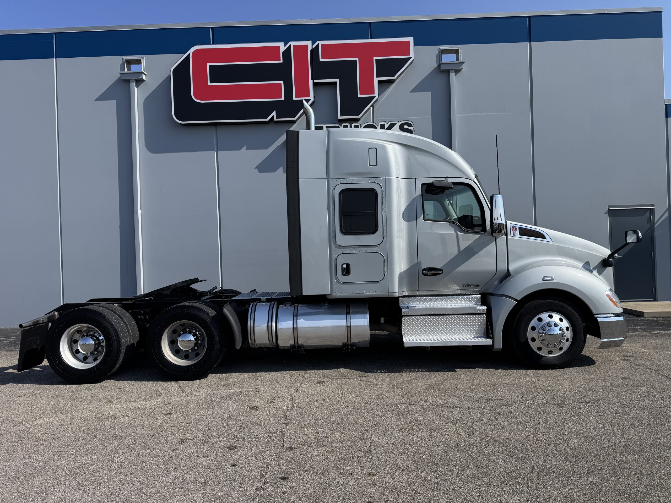 2021 KENWORTH T680 - image 4 of 6