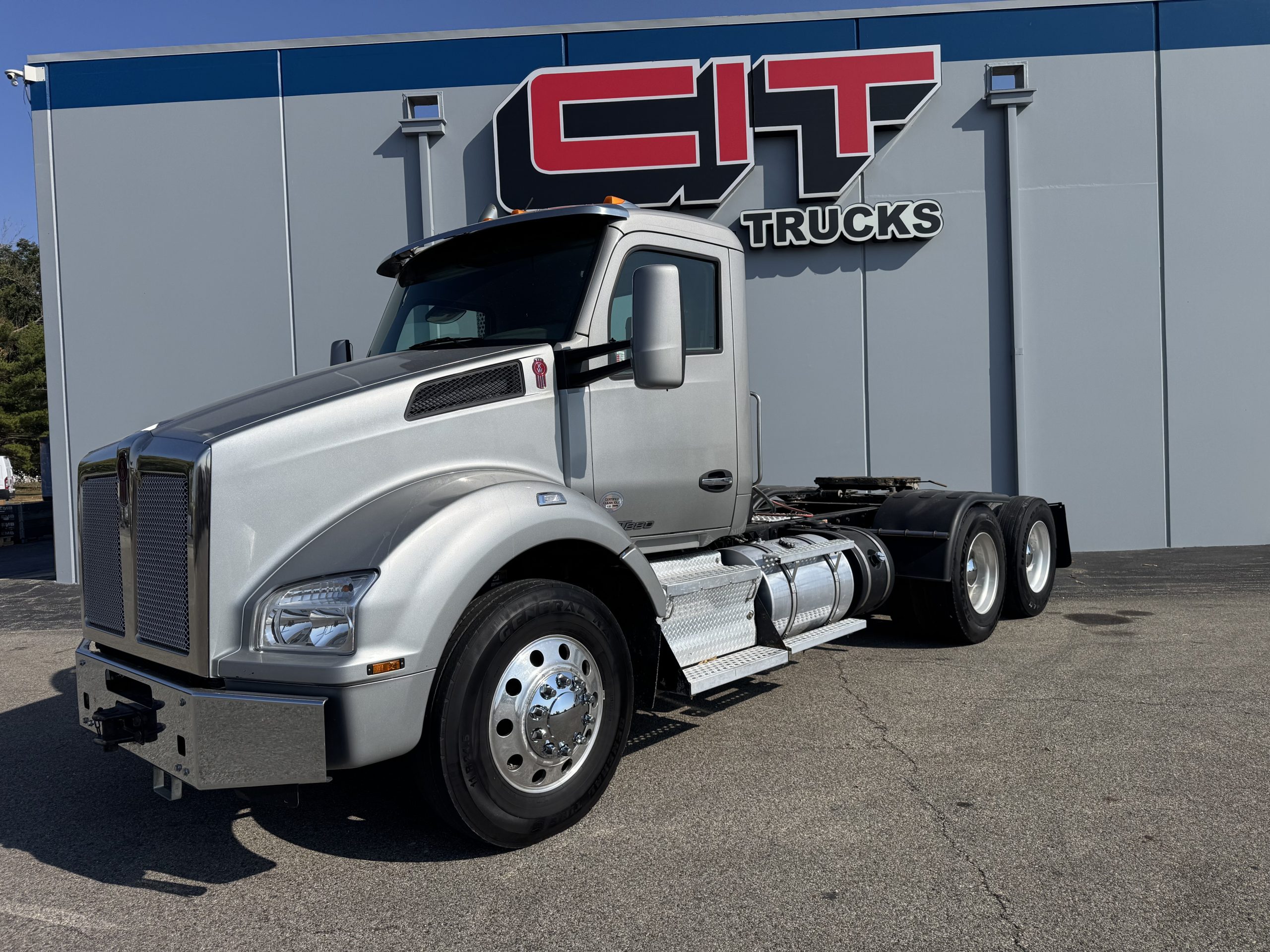 2018 KENWORTH T880 - image 1 of 6