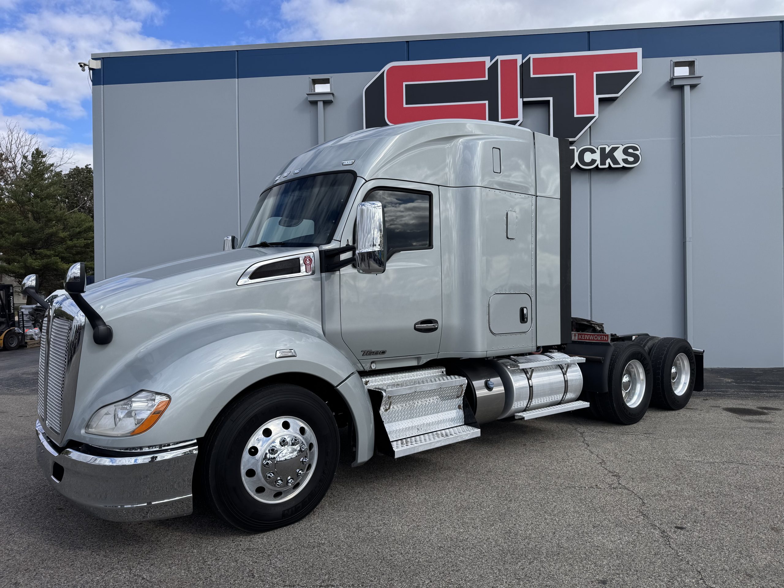 2021 KENWORTH T680 - image 1 of 6