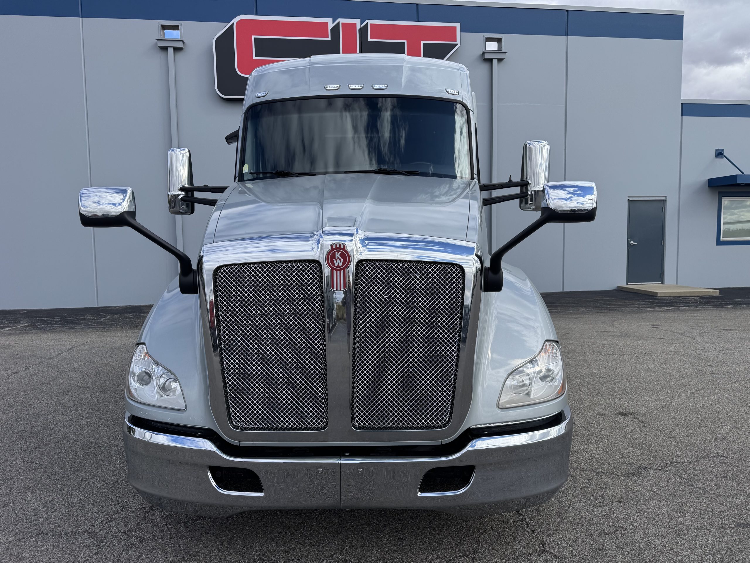 2021 KENWORTH T680 - image 2 of 6