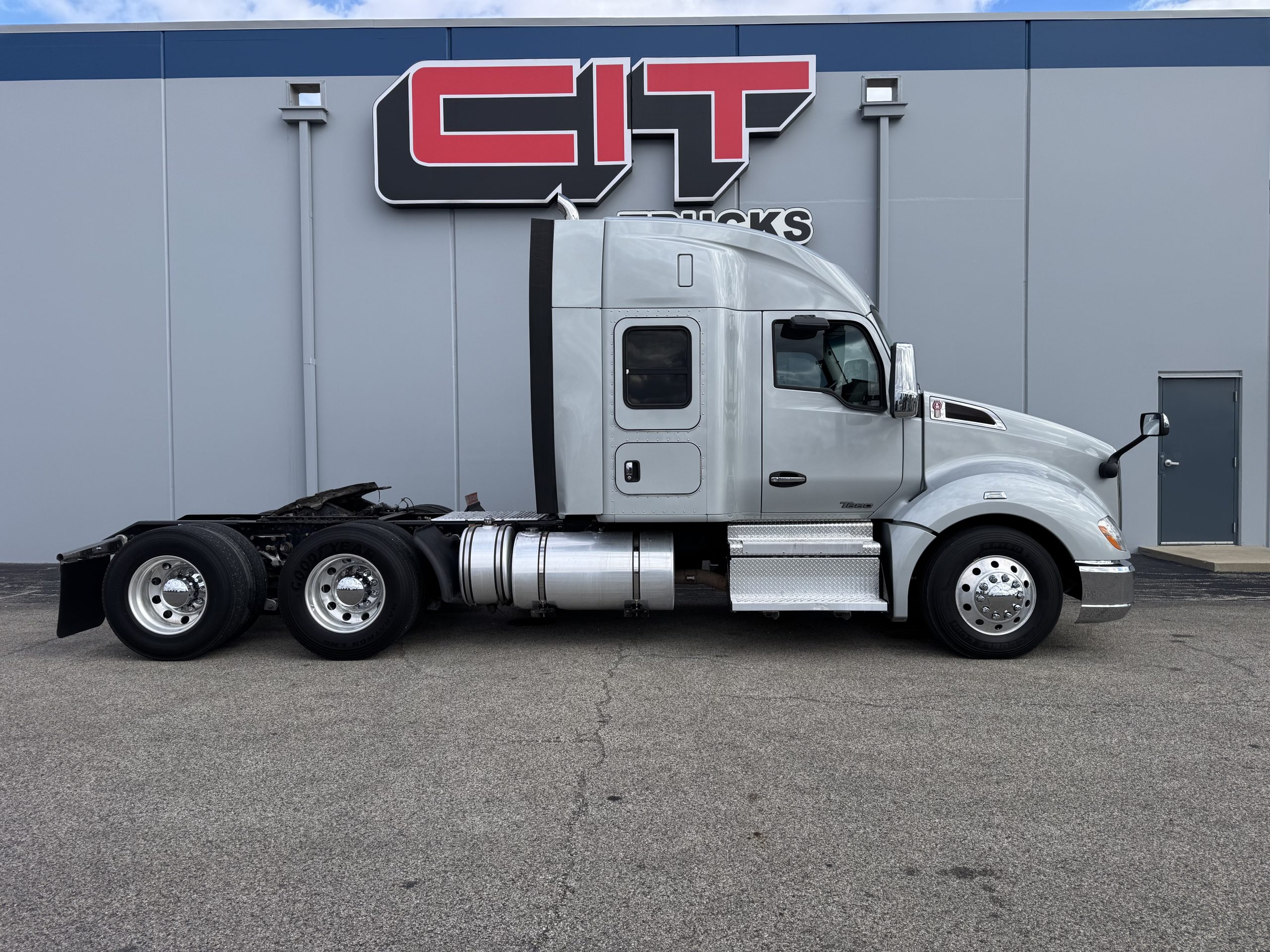 2021 KENWORTH T680 - image 4 of 6