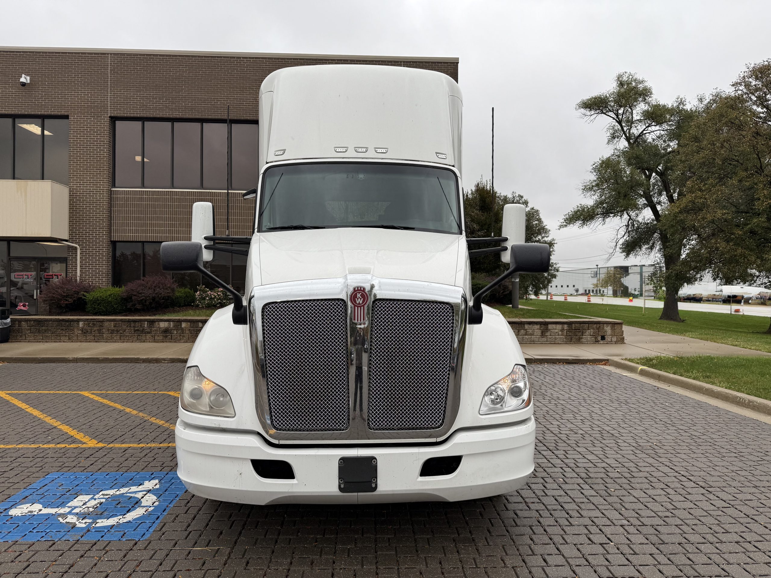 2020 KENWORTH T680 - image 5 of 6