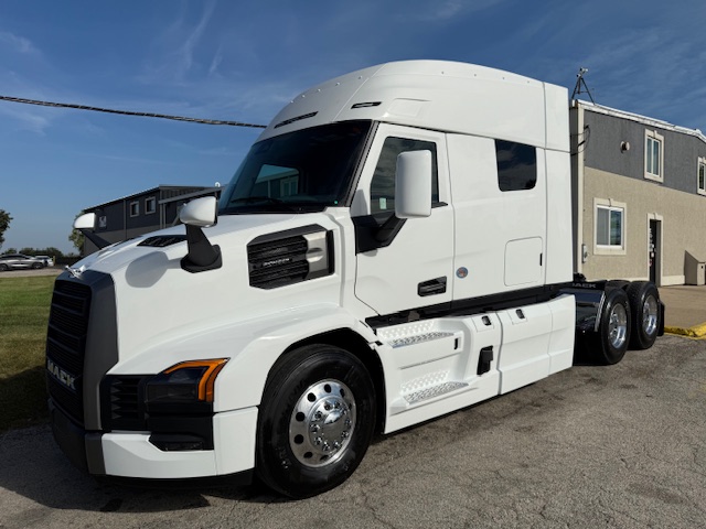 2026 MACK PIONEER - image 1 of 6