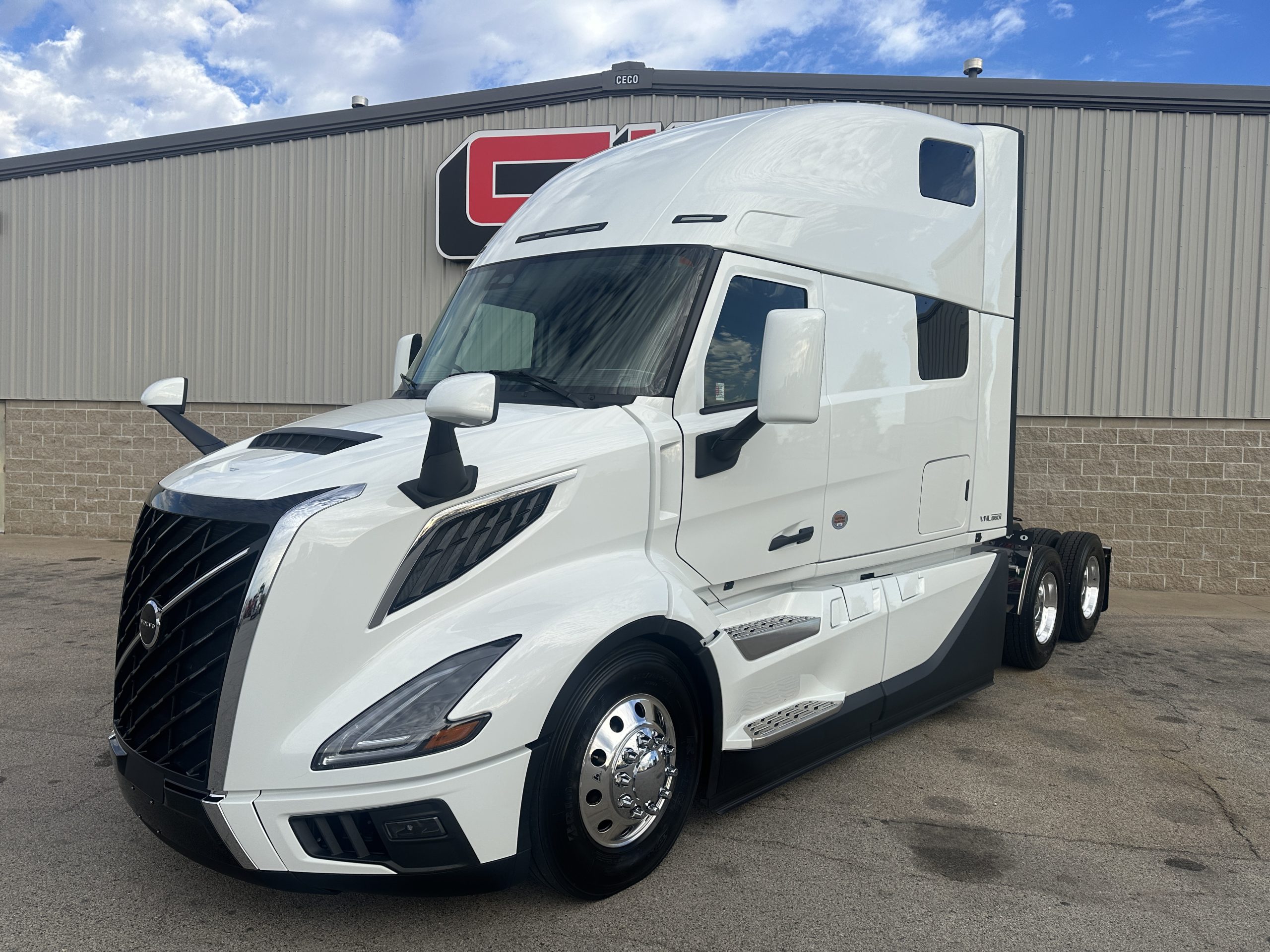 2026 VOLVO VNL860 2026 VOLVO VNL860 - image 1 of 6