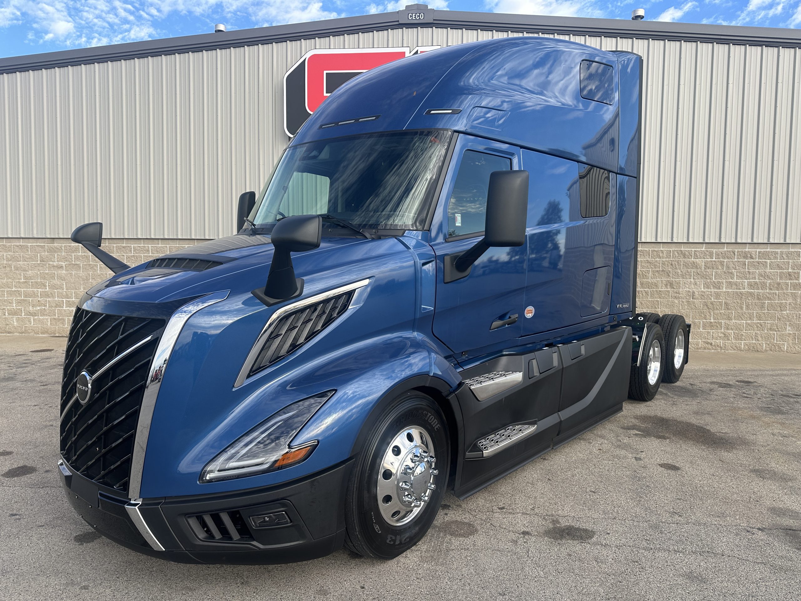 2026 VOLVO VNL860 2026 VOLVO VNL860 - image 1 of 6