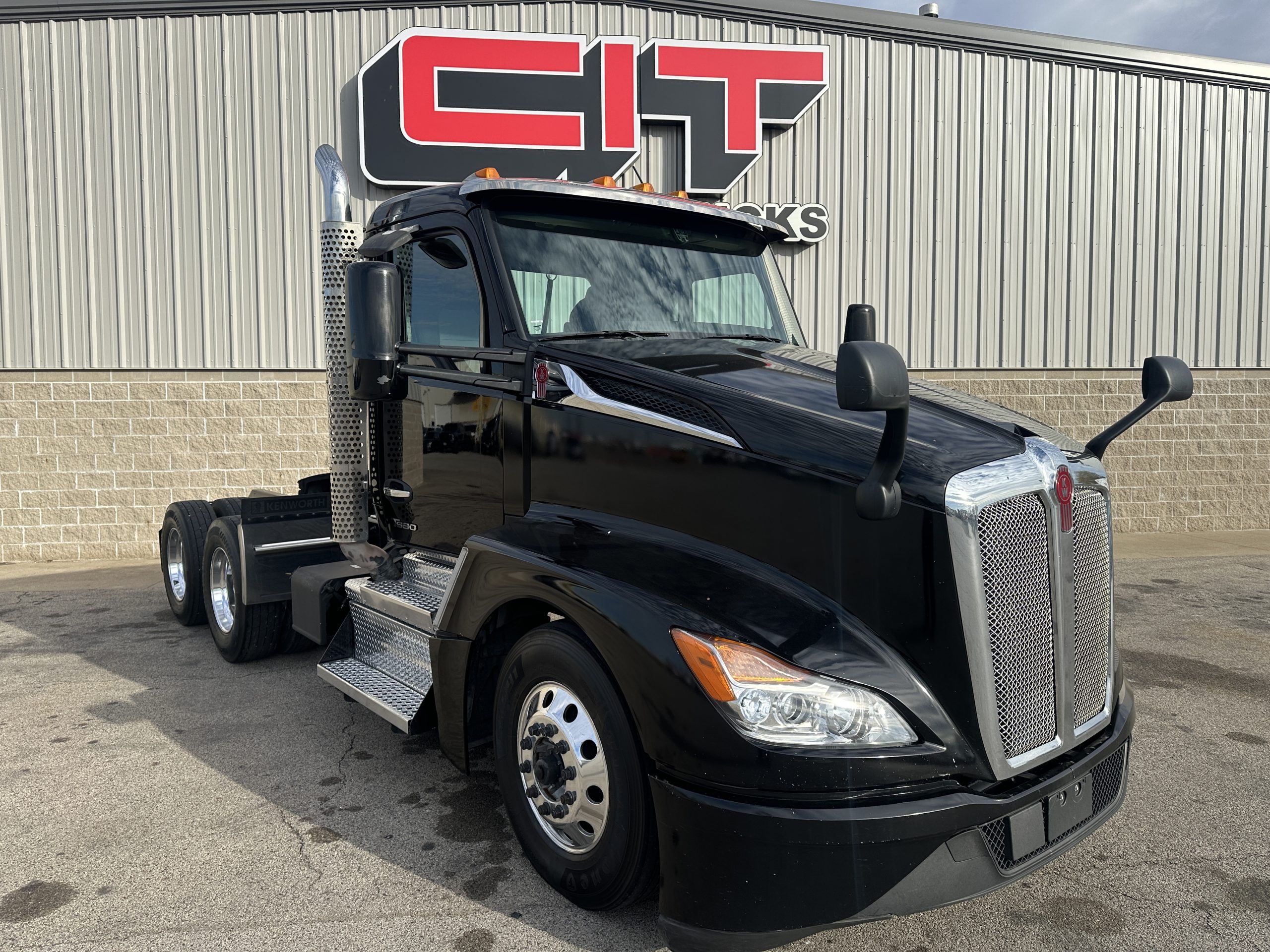 2024 KENWORTH T680 2024 KENWORTH T680 - image 3 of 6