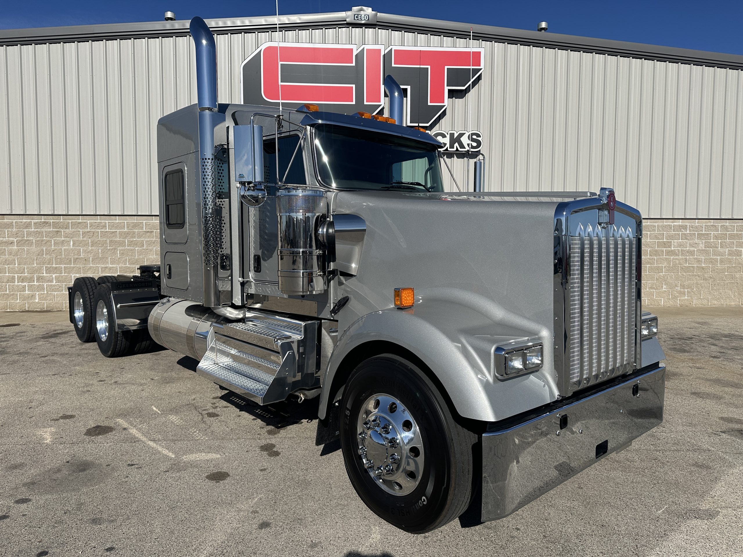 2026 KENWORTH W900L 2026 KENWORTH W900L - image 3 of 6