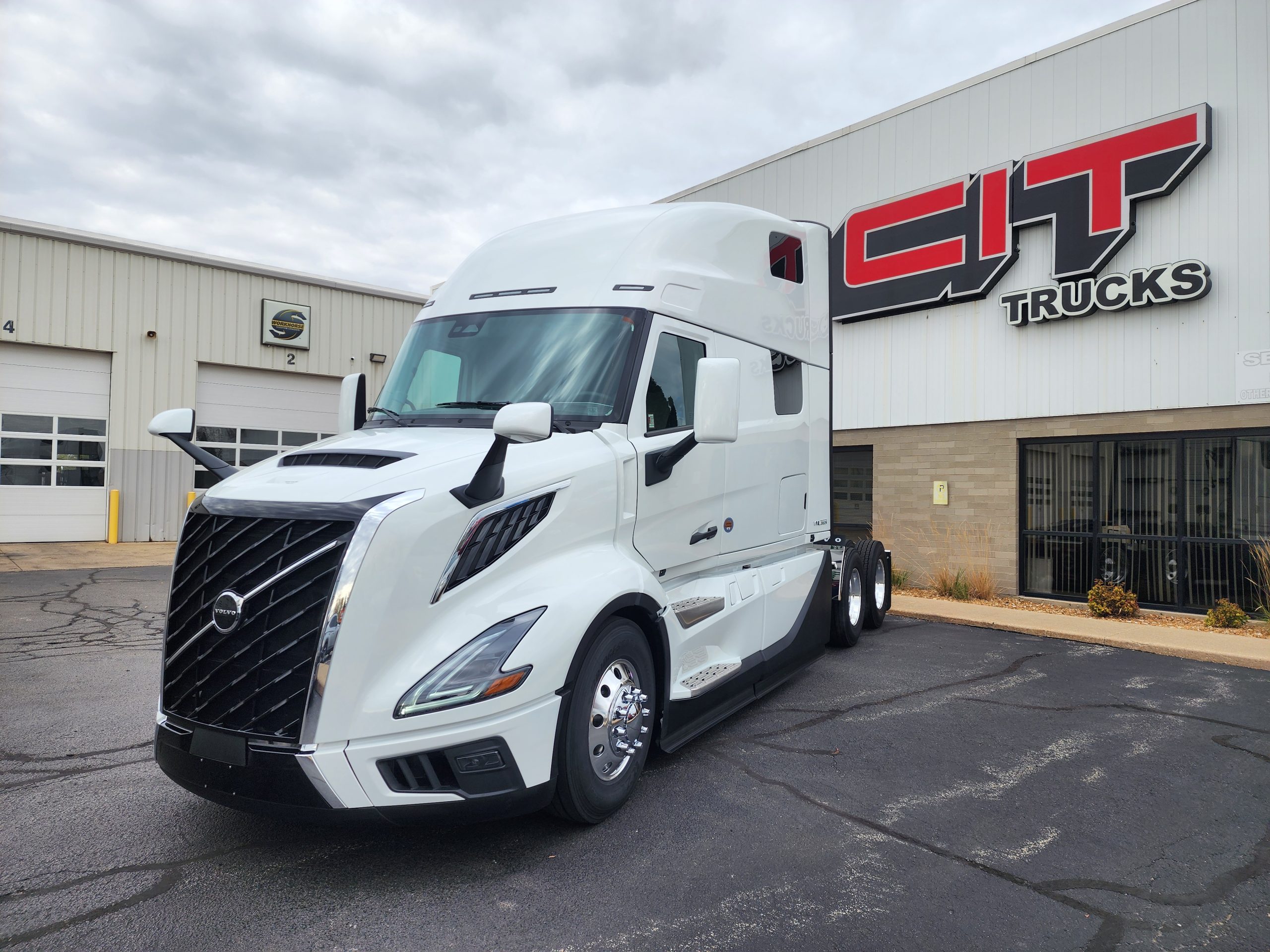 2026 VOLVO VNL860 2026 VOLVO VNL860 - image 1 of 6