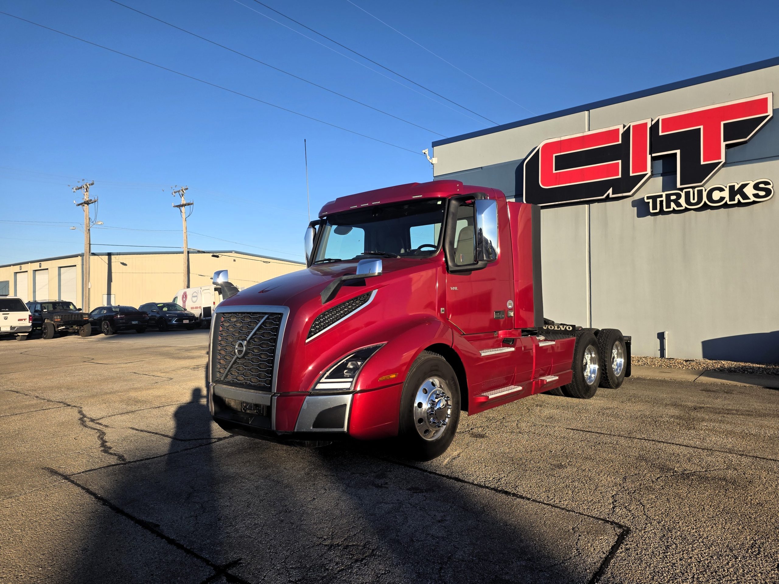 2022 VOLVO VNL300 2022 VOLVO VNL300 - image 1 of 6