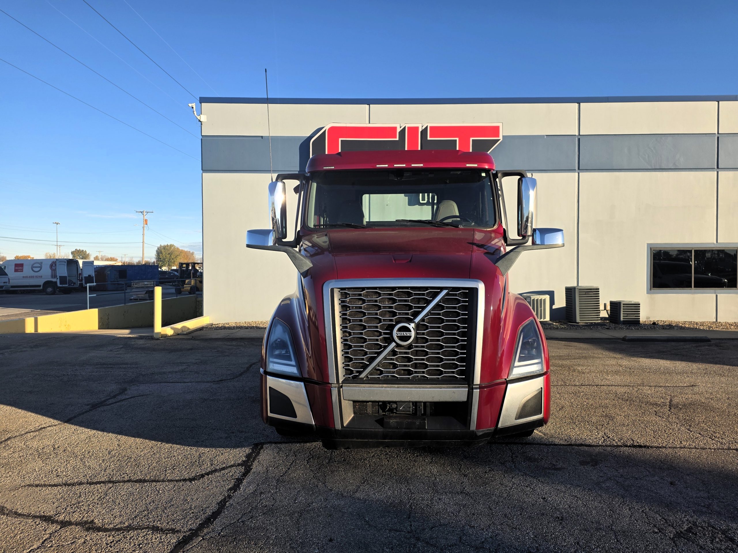 2022 VOLVO VNL300 2022 VOLVO VNL300 - image 2 of 6