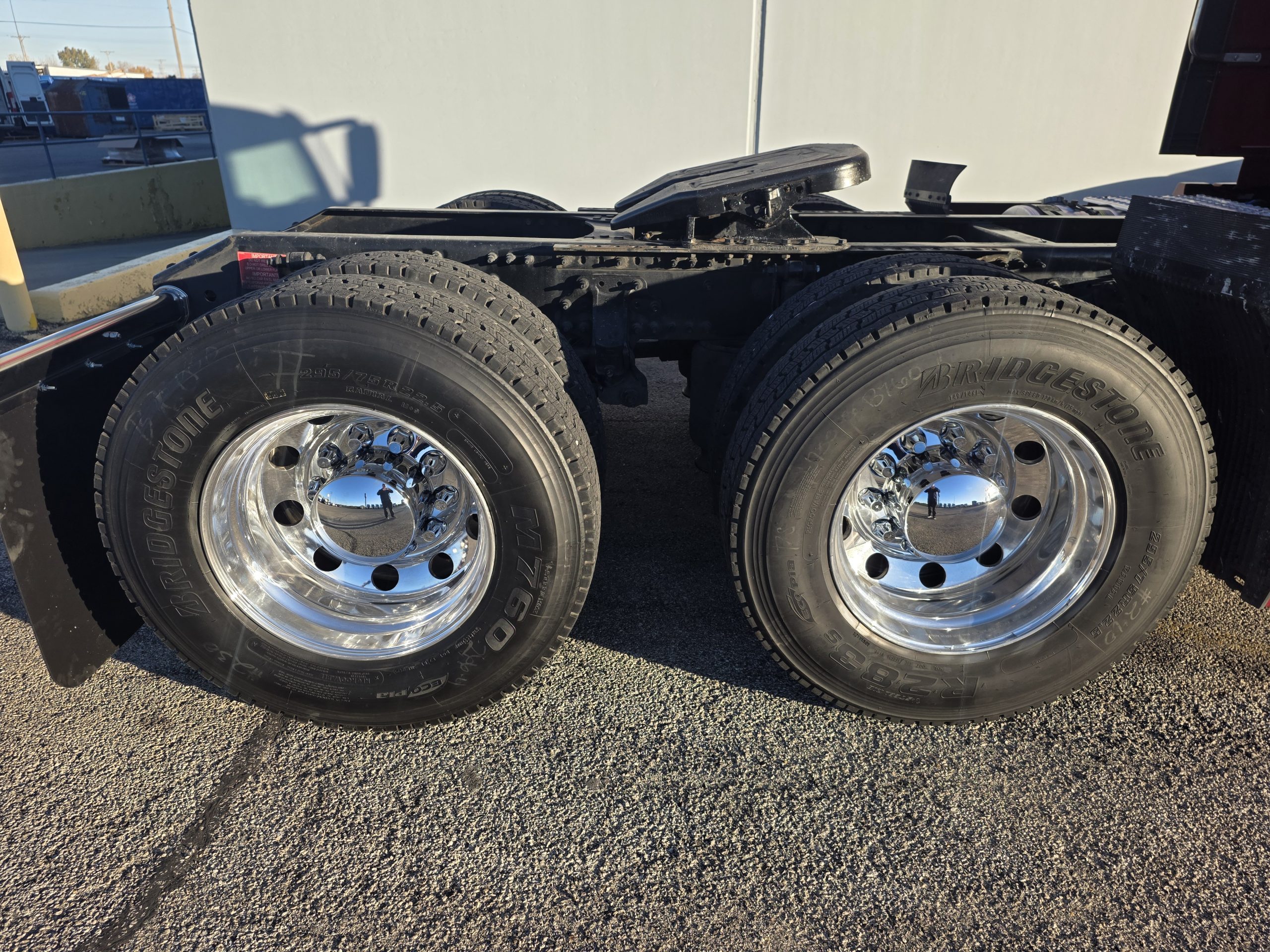 2022 VOLVO VNL300 2022 VOLVO VNL300 - image 5 of 6