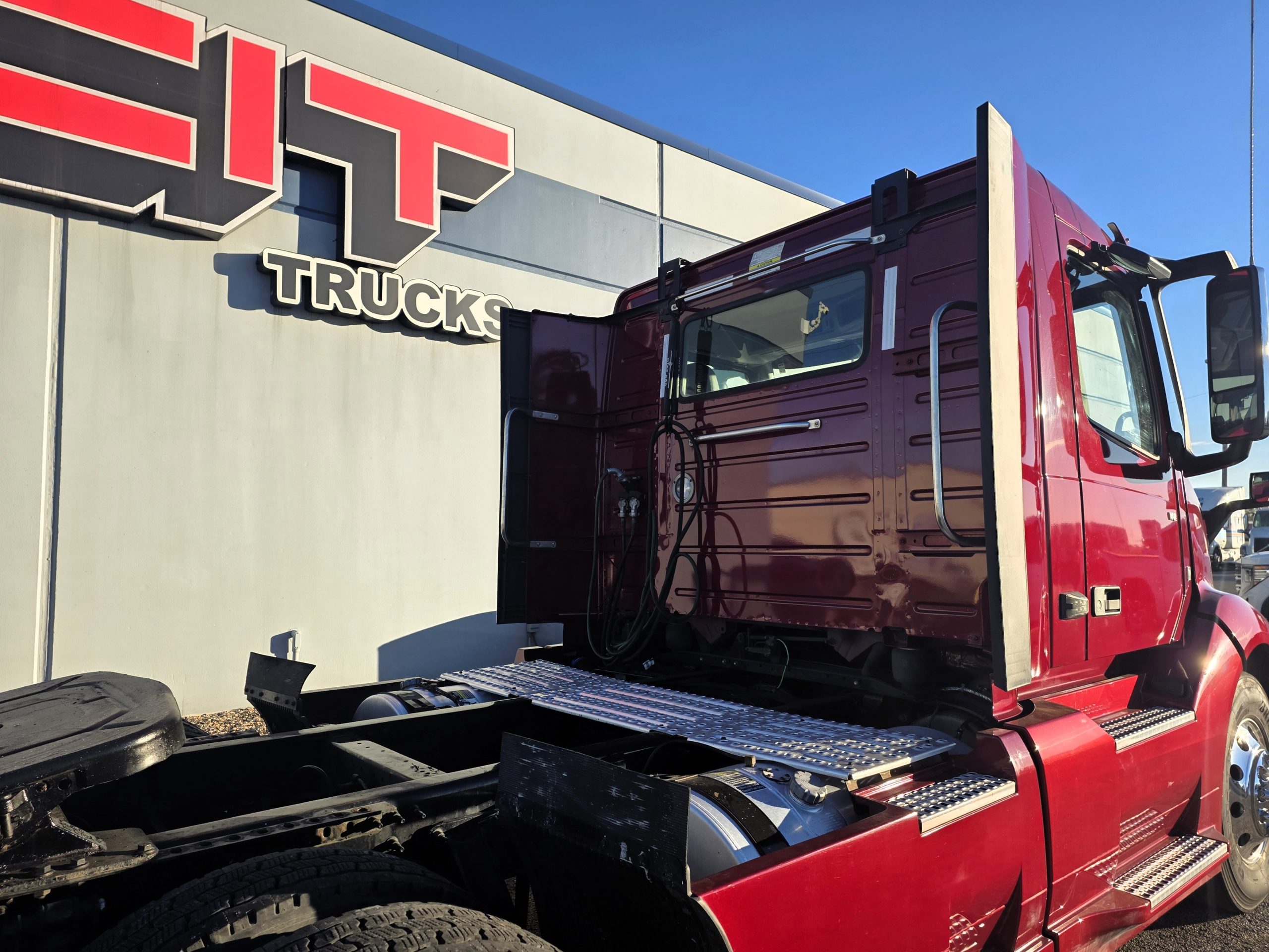 2022 VOLVO VNL300 2022 VOLVO VNL300 - image 6 of 6