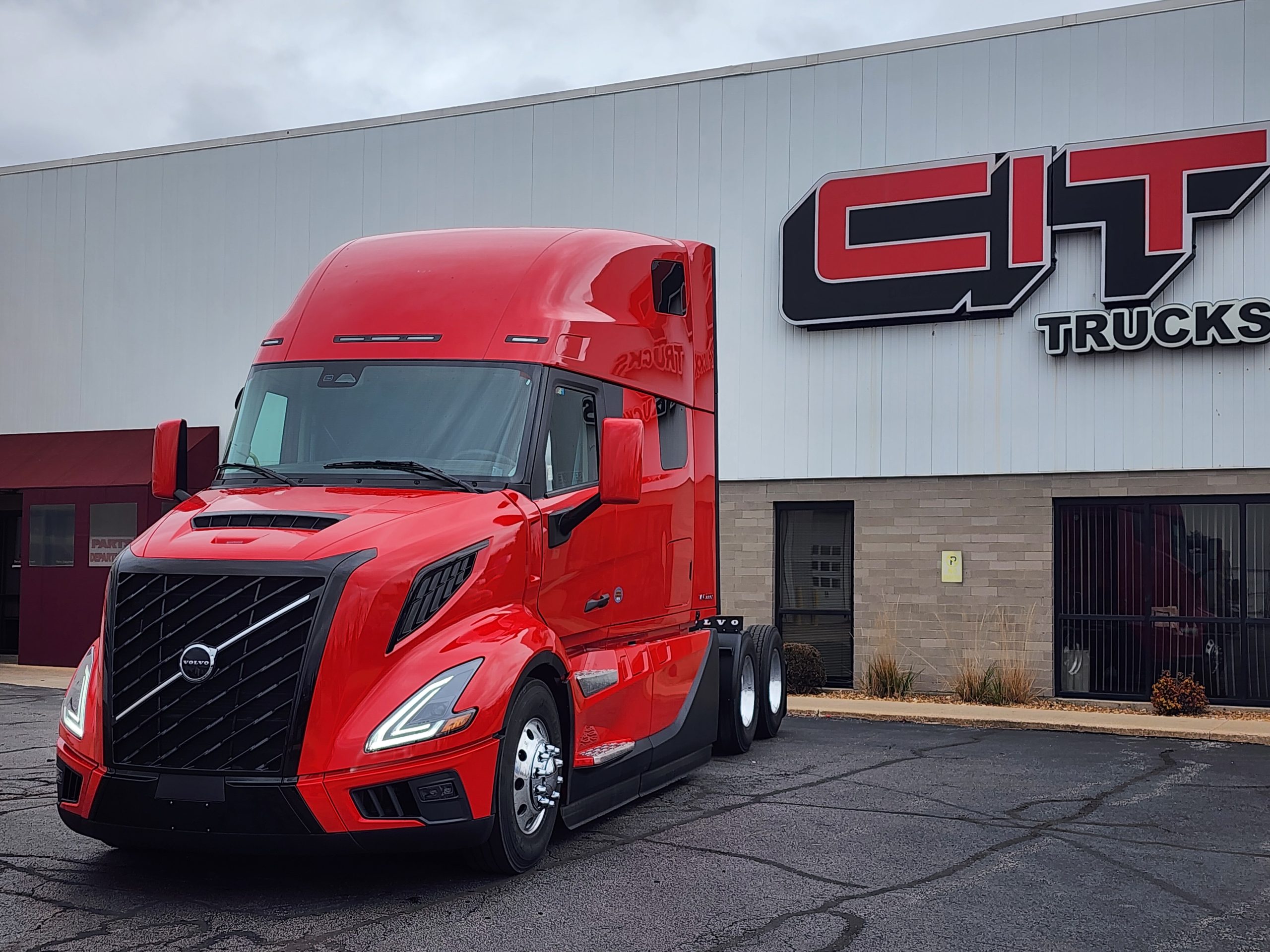 2026 VOLVO VNL860 2026 VOLVO VNL860 - image 1 of 6